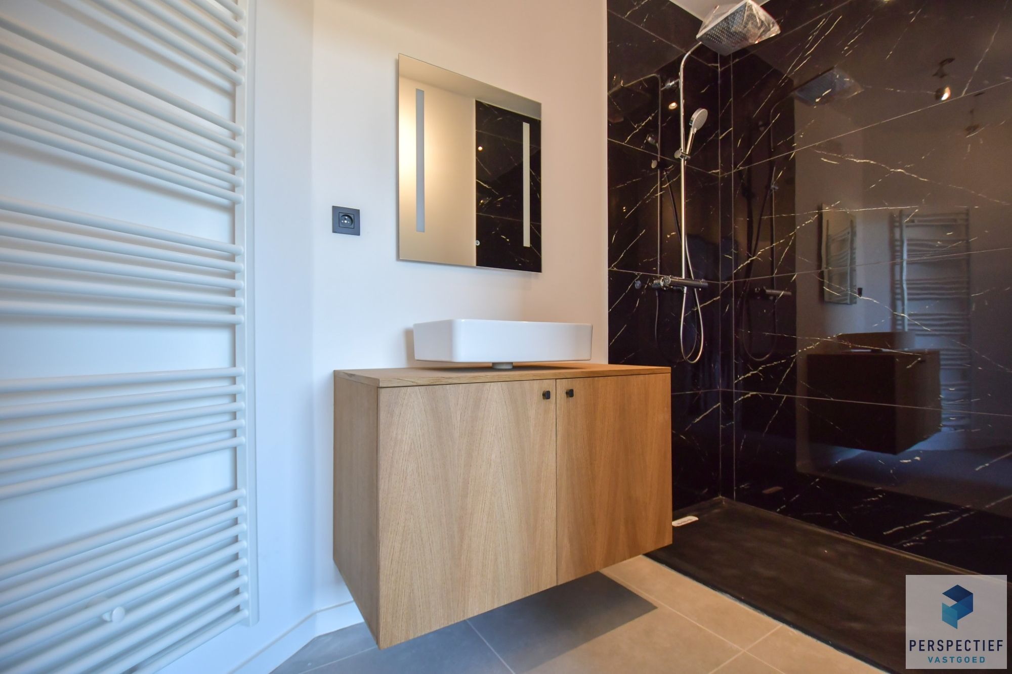 Stijlvol gerenoveerde woning met tuin op toplocatie foto 8