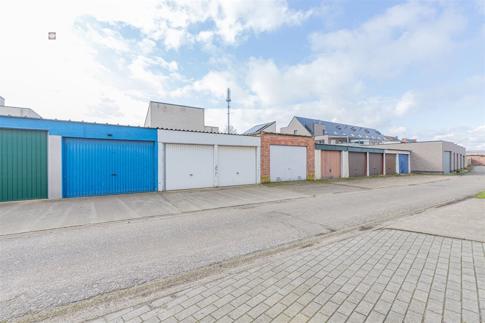 Te renoveren gezinswoning met potentieel foto 12