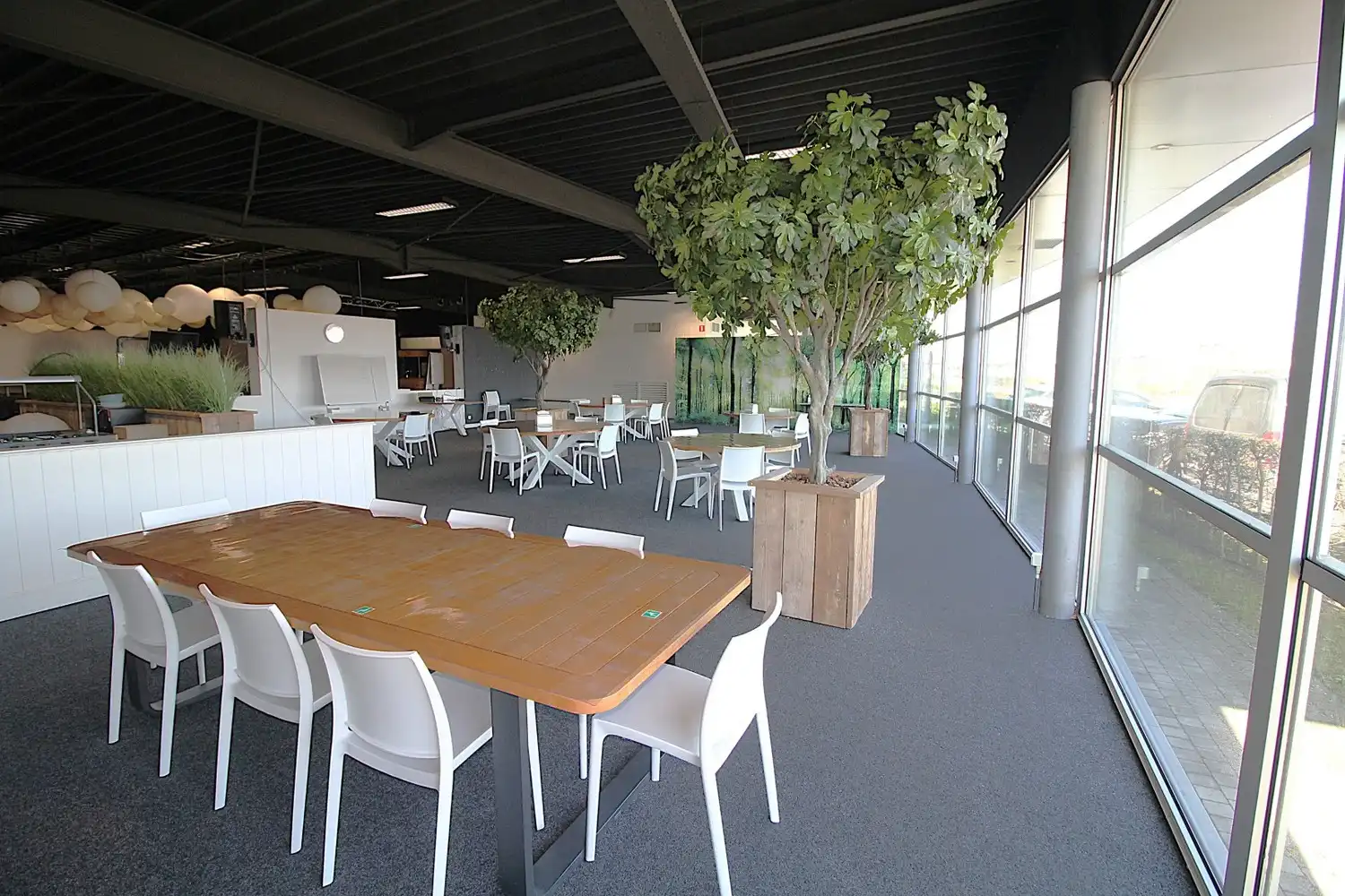 bedrijfsgebouw | 960m² showroom, kantoren en parking foto 11