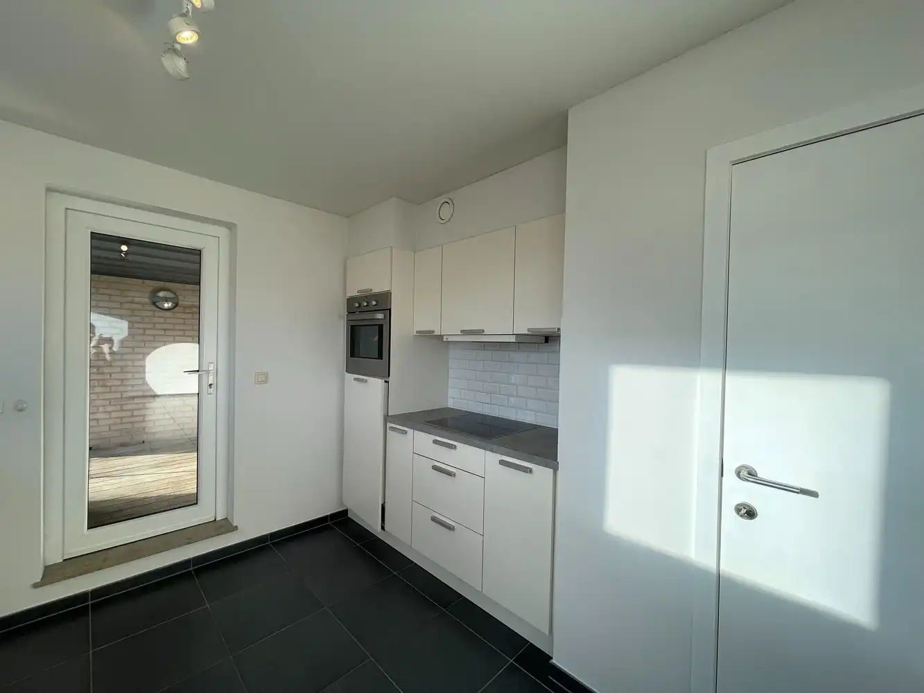 Aangenaam, lichtrijk appartement met overdekt terras en garage foto 8