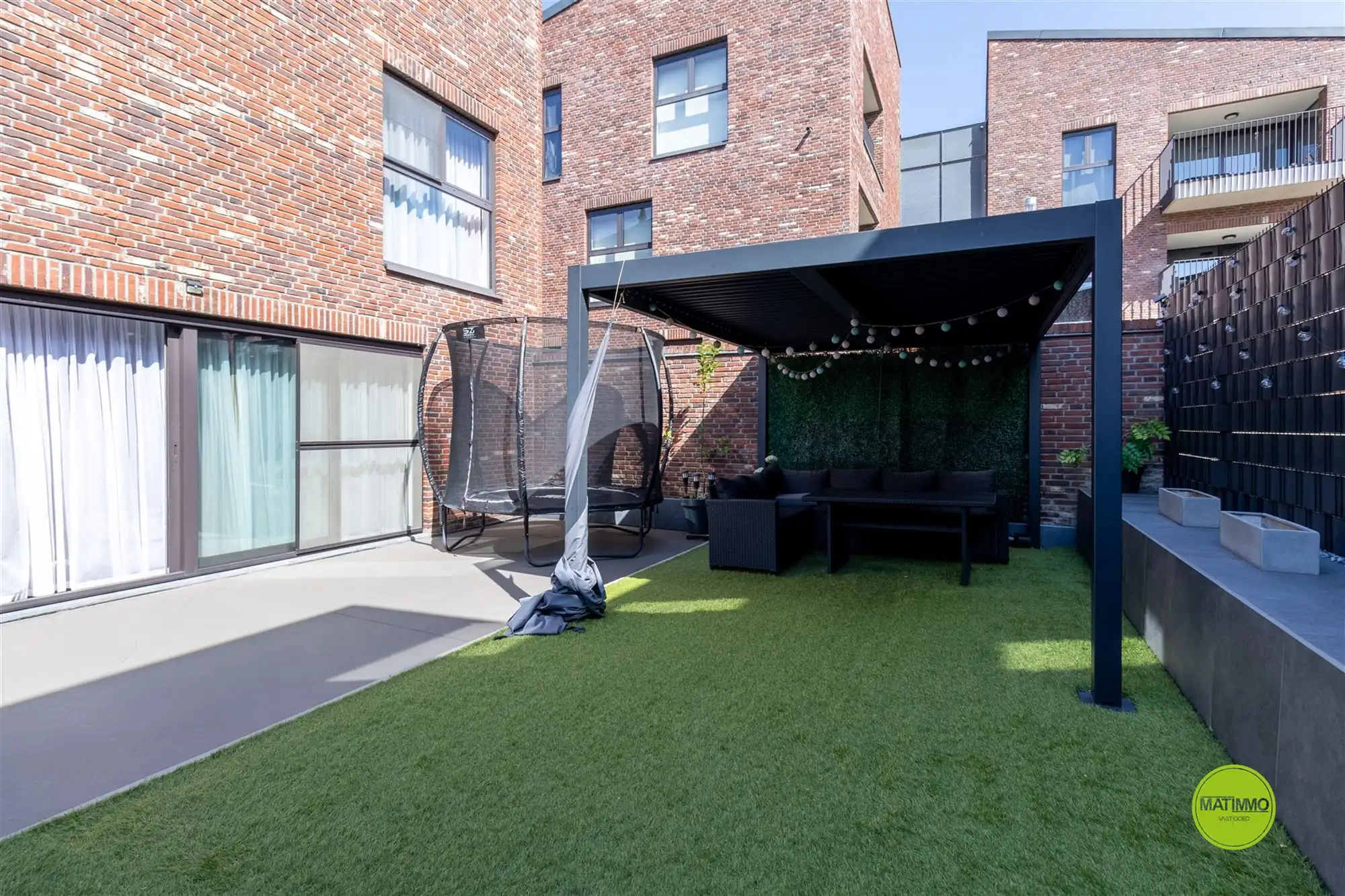 Modern wonen met zonnige tuin en private parkeerplaats foto 13