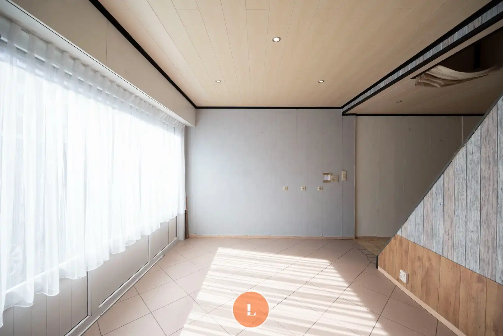 Te renoveren woning met 3 slaapkamers en garage in Menen. foto 2