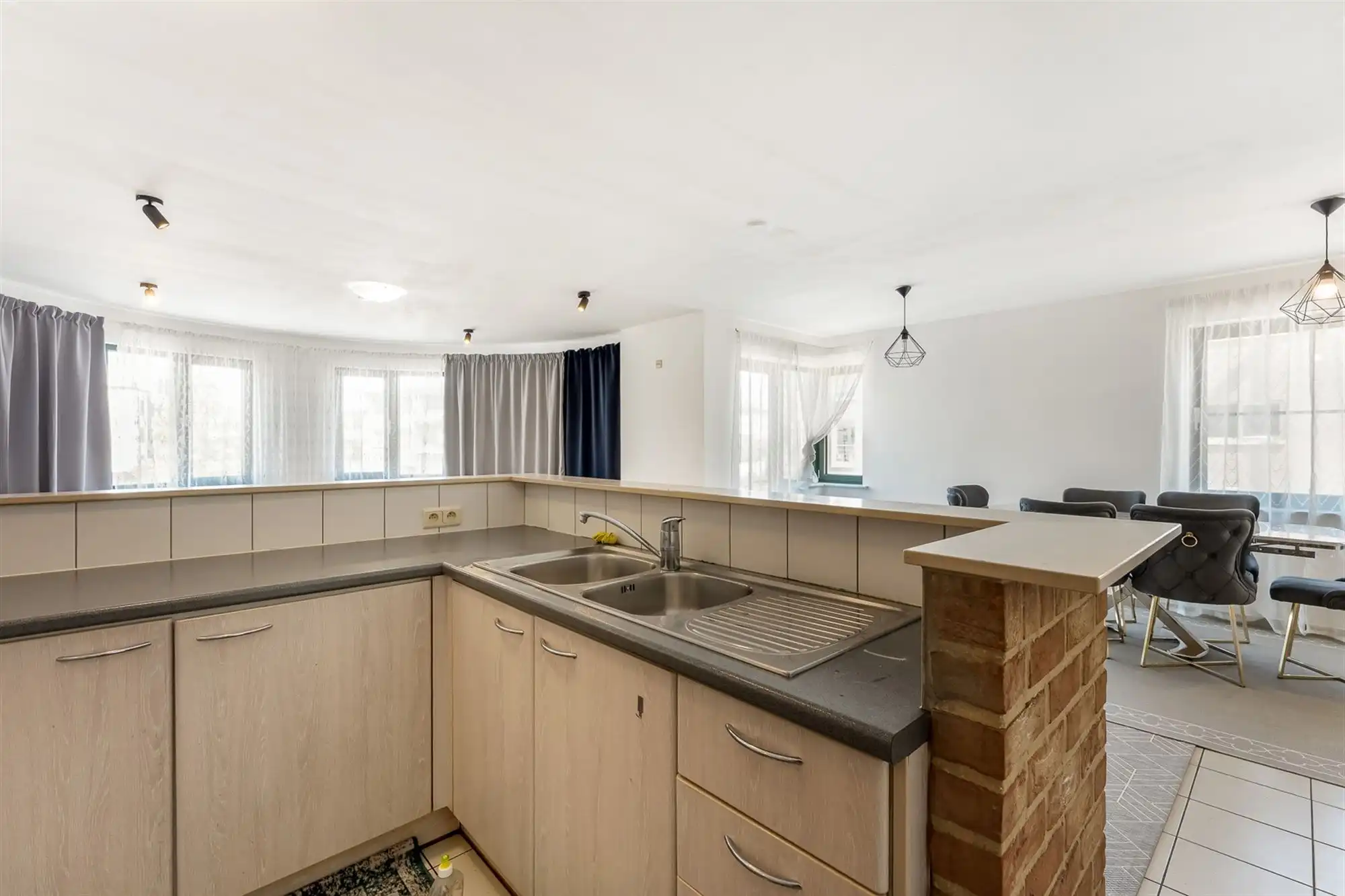 RUIM 2 SLAAPKAMER APPARTEMENT OP CENTRALE LIGGING IN BERINGEN CENTRUM foto 10