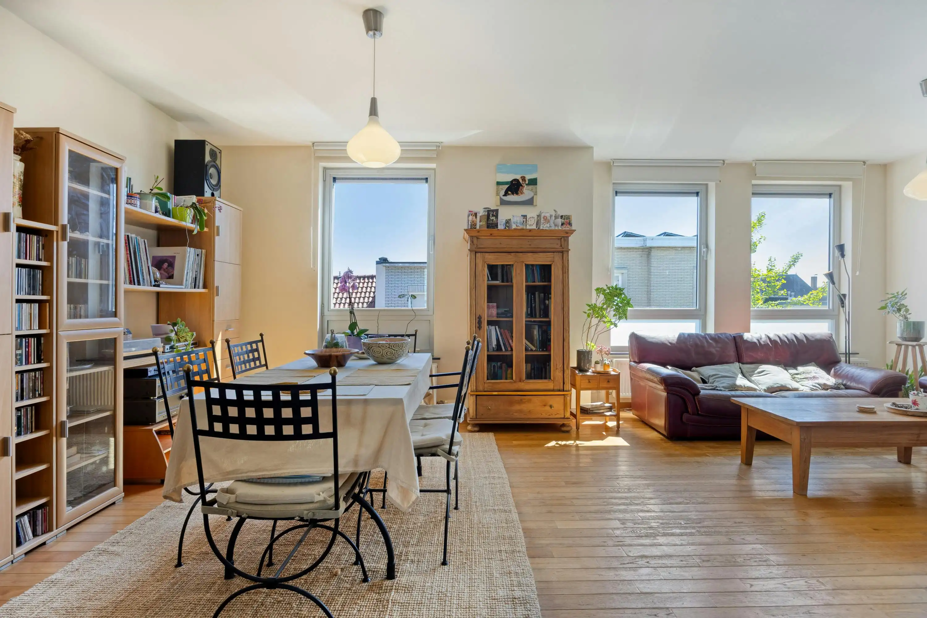 Ruim 3-slaapkamerappartement met terras te koop in Antwerpen foto 2