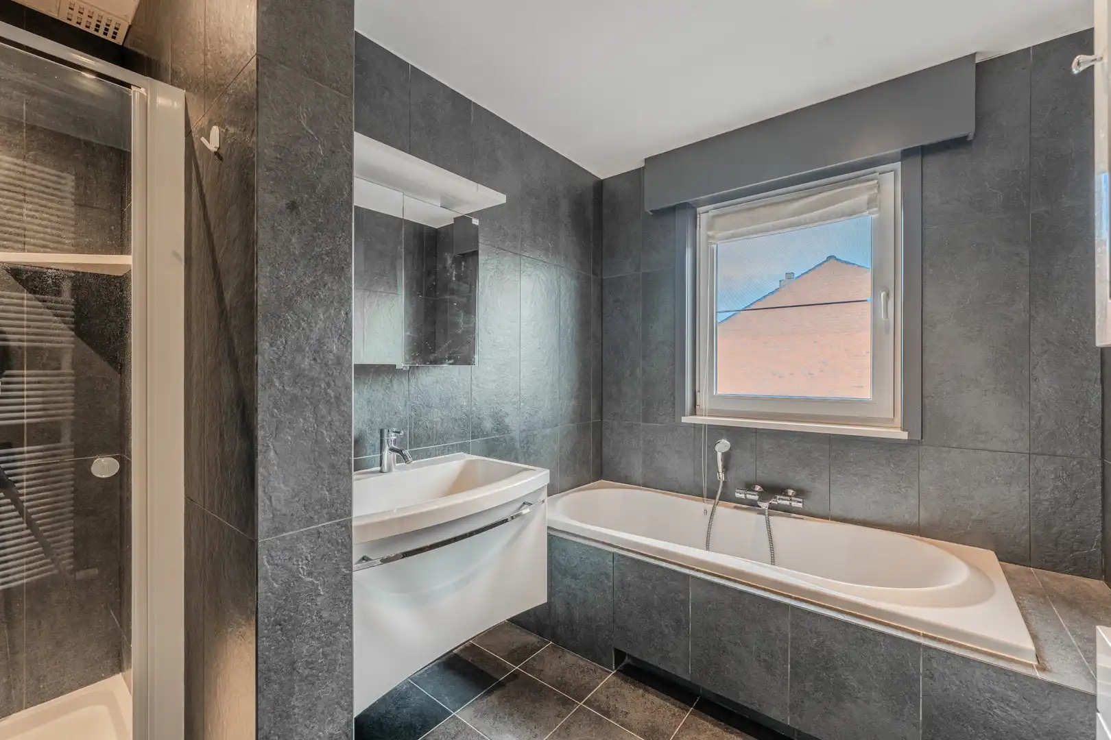 Ruime instapklare gezinswoning met zonnige tuin foto 14