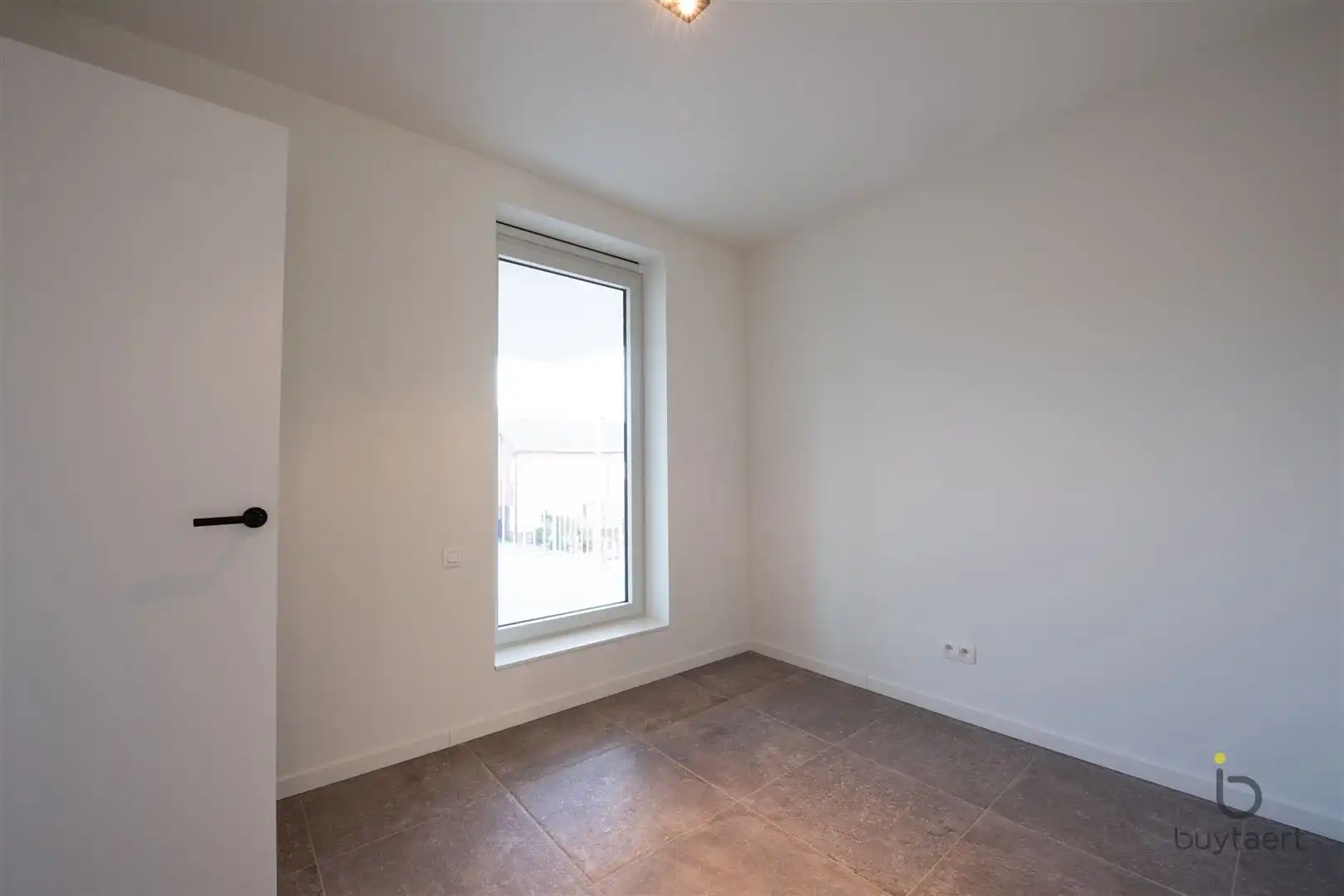 Recent 1 slaapkamer appartement met prachtig uitzicht! foto 20