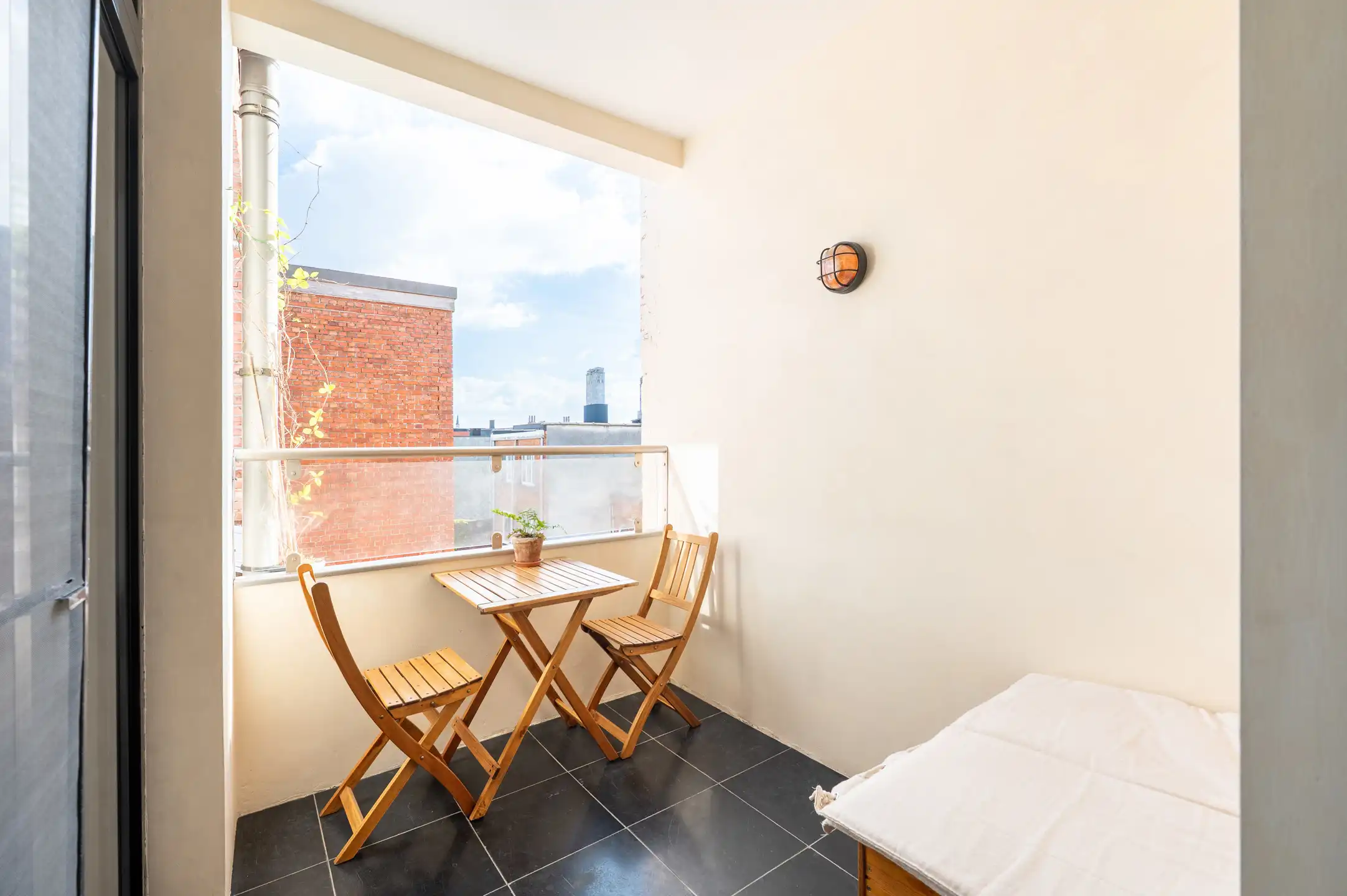 Charmant lichtrijk appartement met terras foto 8