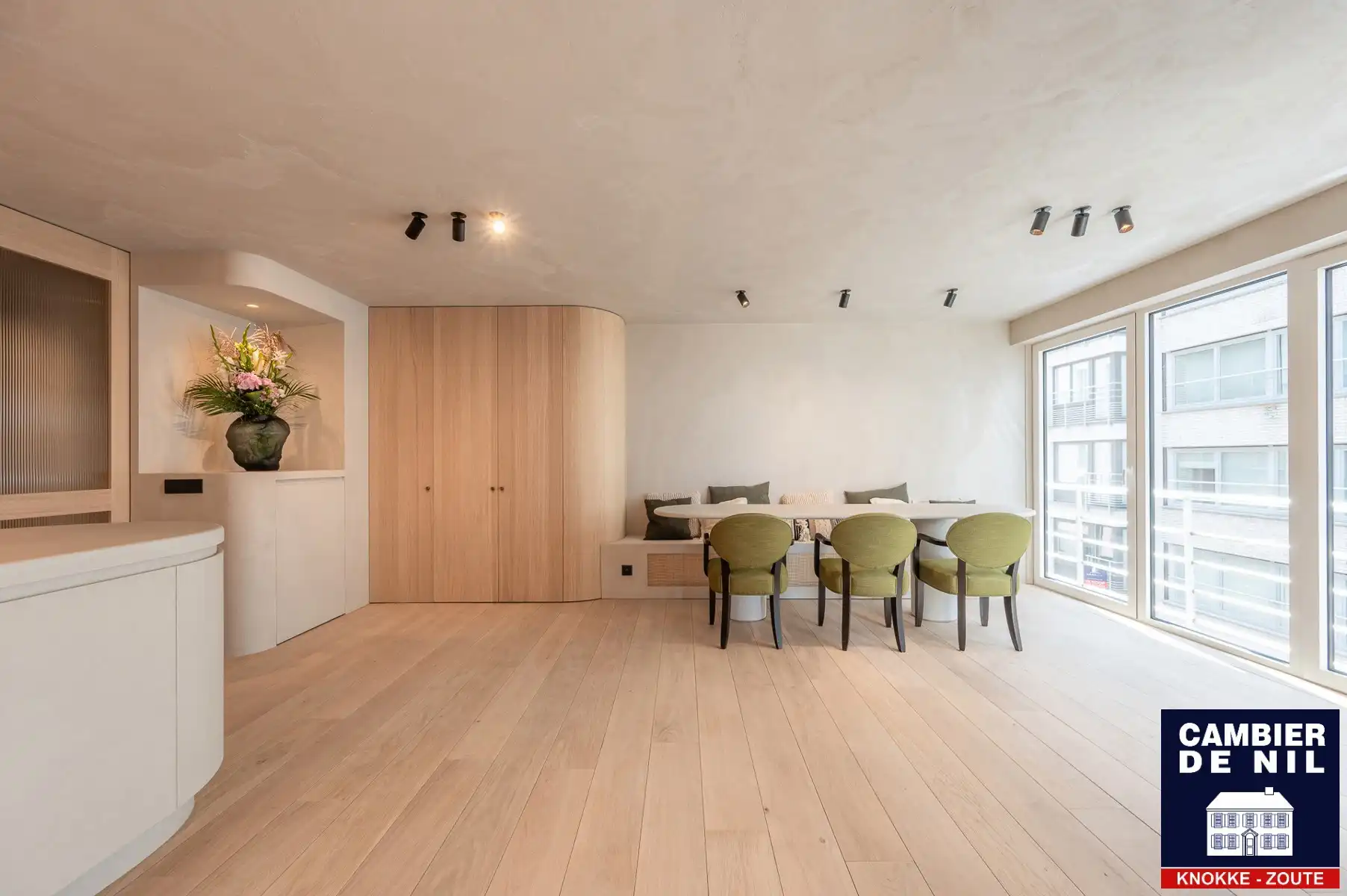 Tijdloos gerenoveerd appartement met zijdelings zeezicht  foto 4