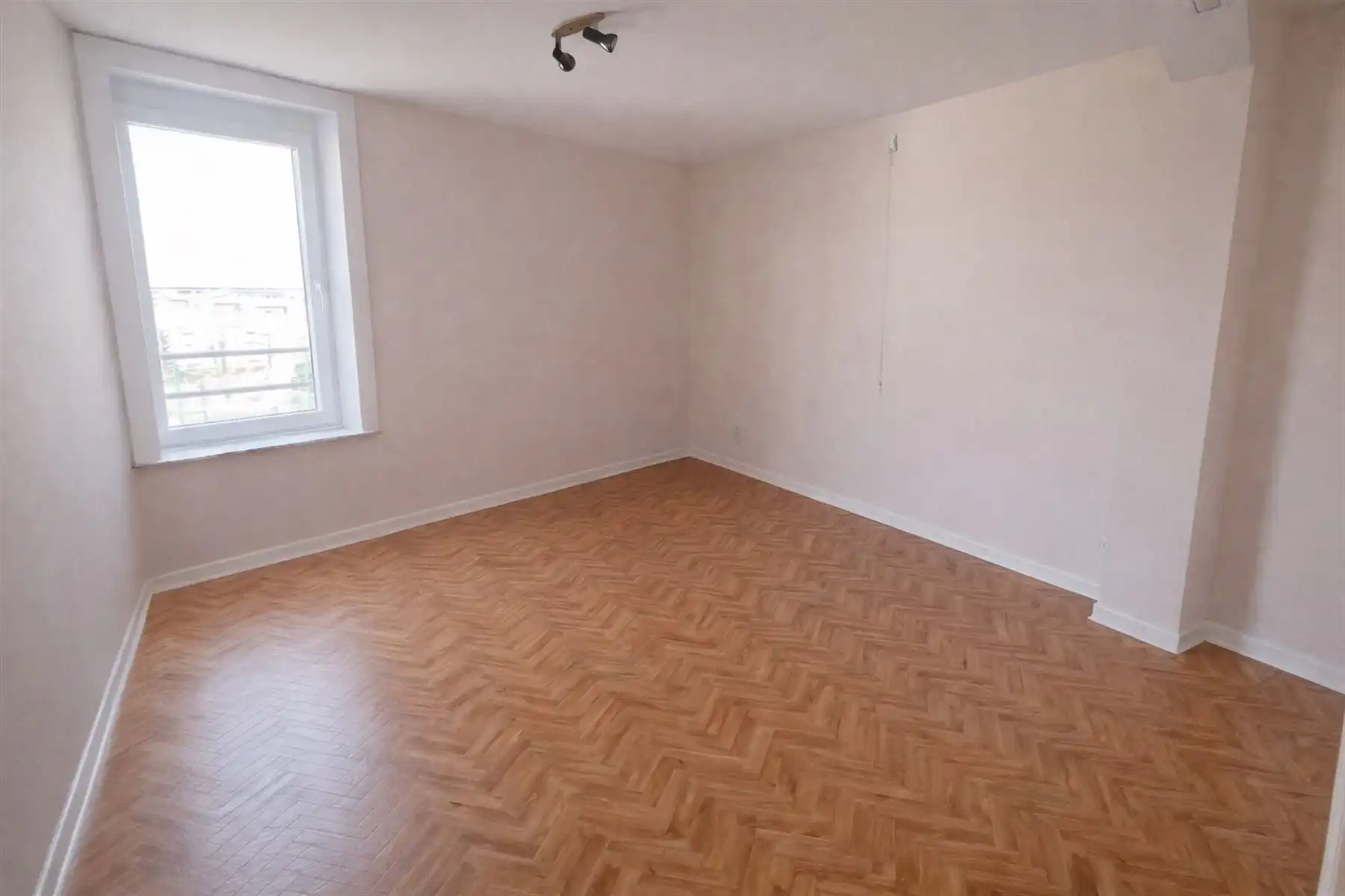 Gerenoveerde woning met 2 slaapkamers en tuin foto 3