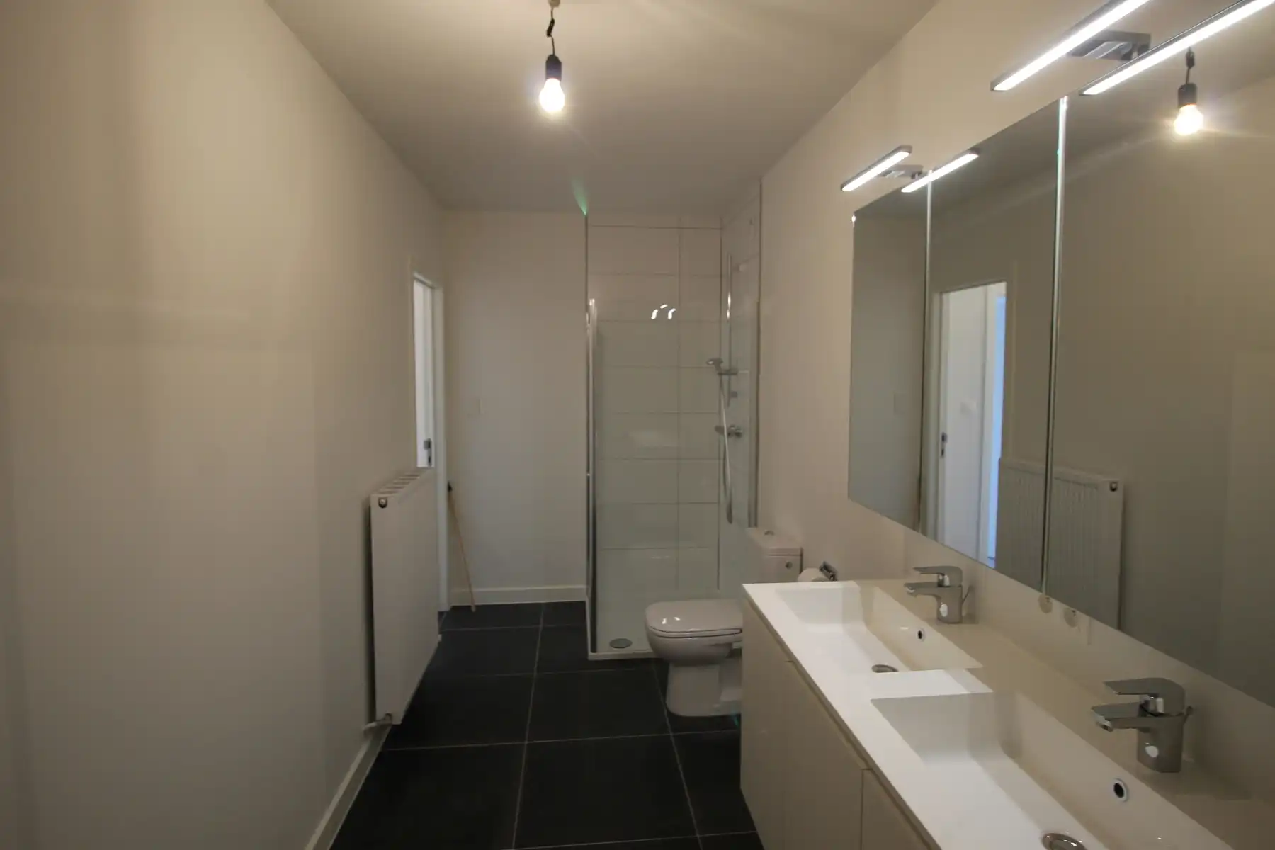 Energiezuinige nieuwbouwwoning met 3 slaapkamers, terras, 2 ondergrondse autostaanplaatsen en kelderberging. foto 17