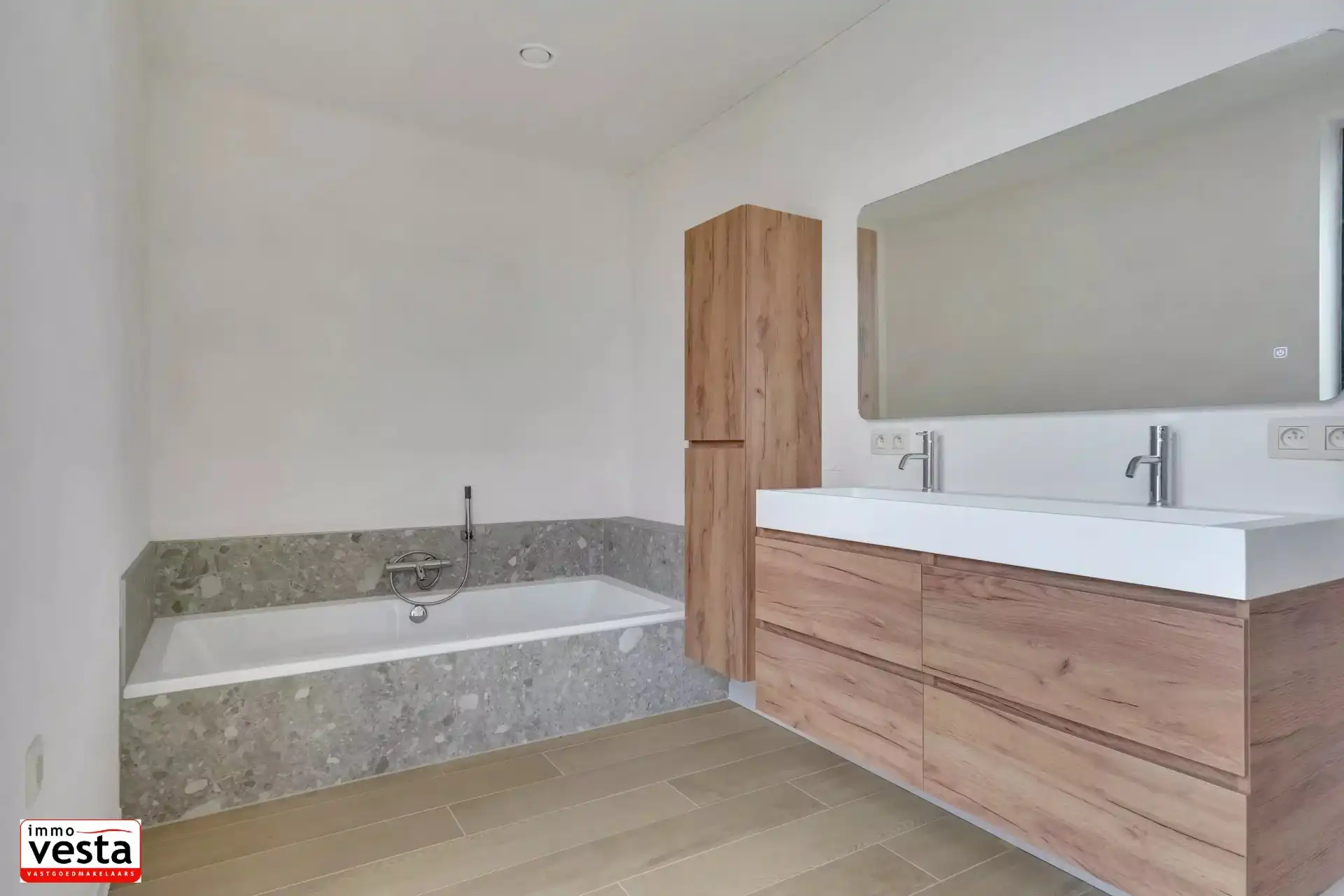 ruime nieuwbouwwoning in de landelijke stadrand foto 19