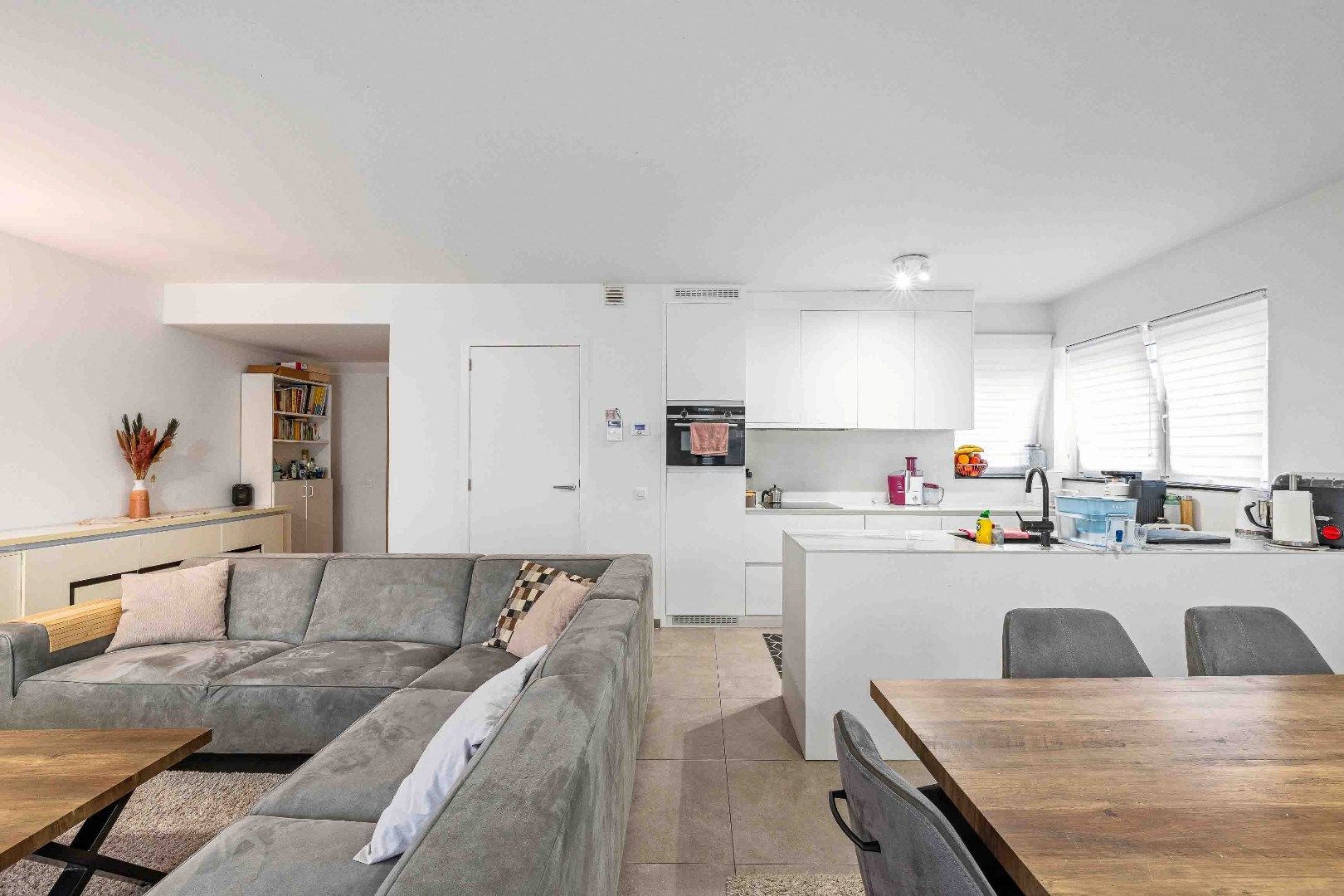 Recent, instapklaar appartement met 2 slaapkamers en ondergrondse staanplaats in Wevelgem foto 4