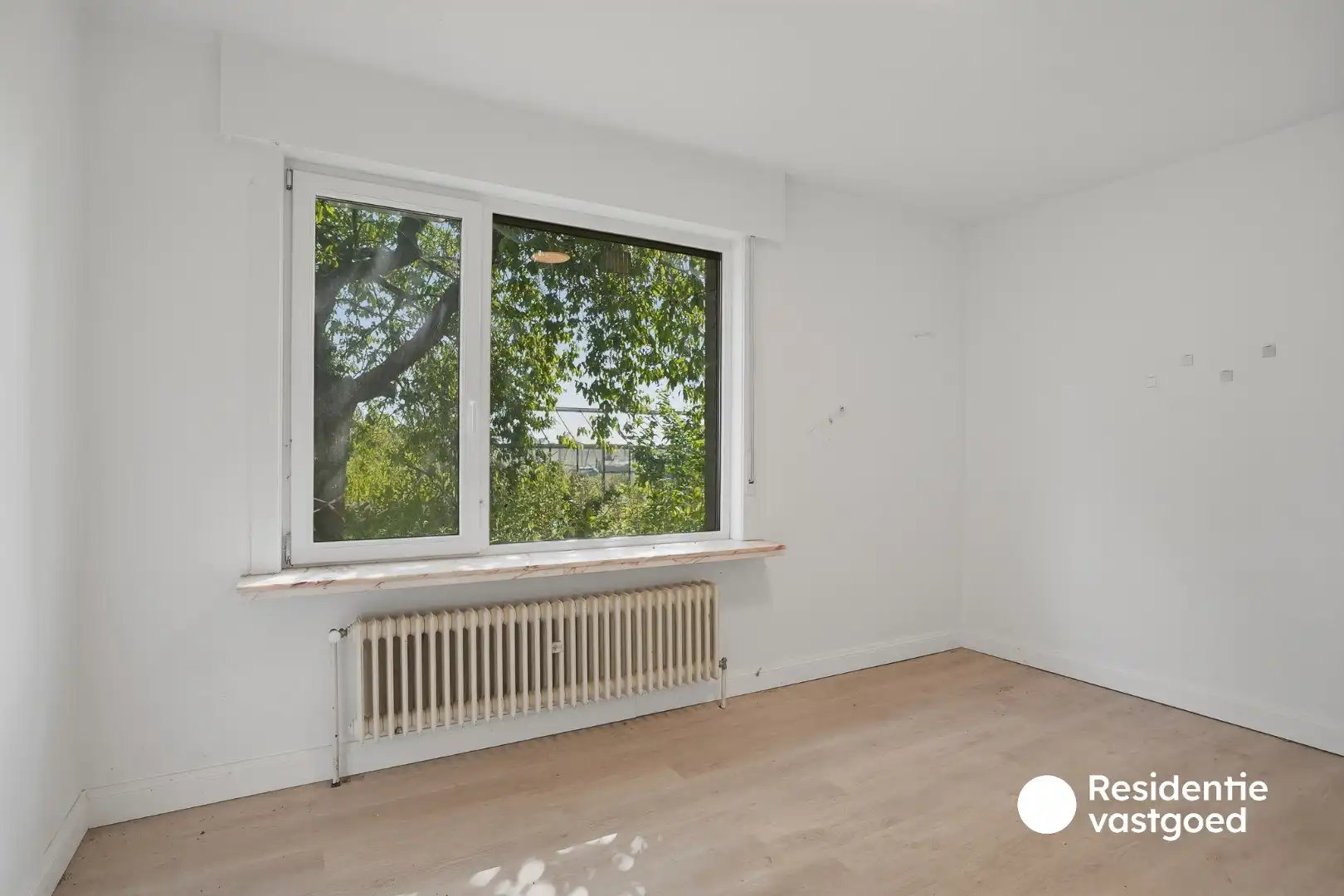 Ruime te renoveren bungalow op 959 m² met landelijk verzicht foto 9