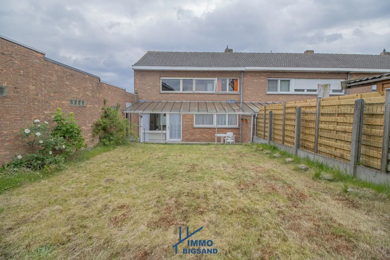 Hoofdfoto van de publicatie: Ruime woning met garage gelegen in een rustige woonwijk met 3 slaapkamers