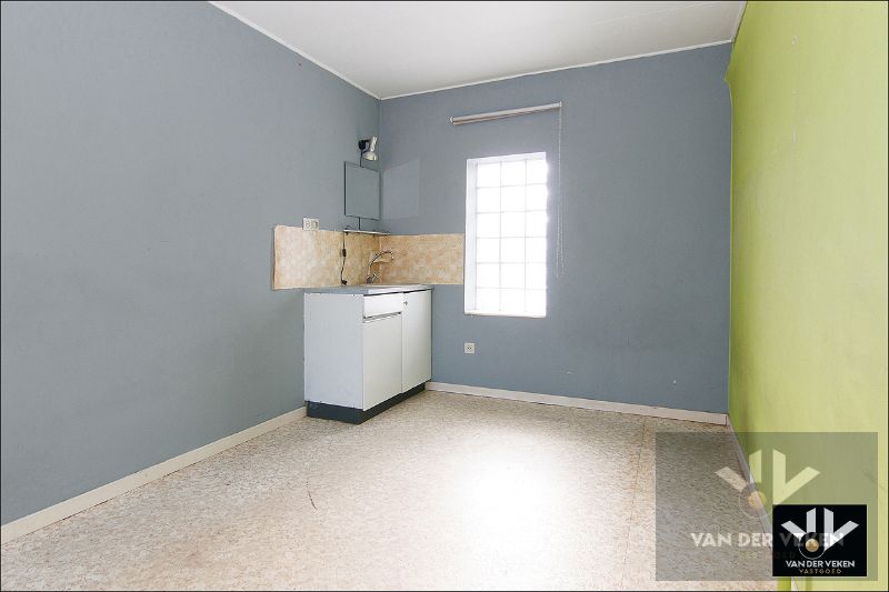 Multifunctioneel eigendom met 2 wooneenheden op een riant perceel van 21 aren 83 centiaren op een goed bereikbare, rustige locatie in Diepenbeek foto 28