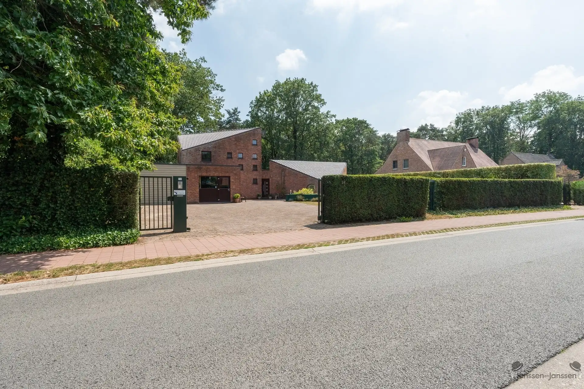Architecturale woning met 4 slaapkamers op een royaal perceel van 2.012 m² foto 21