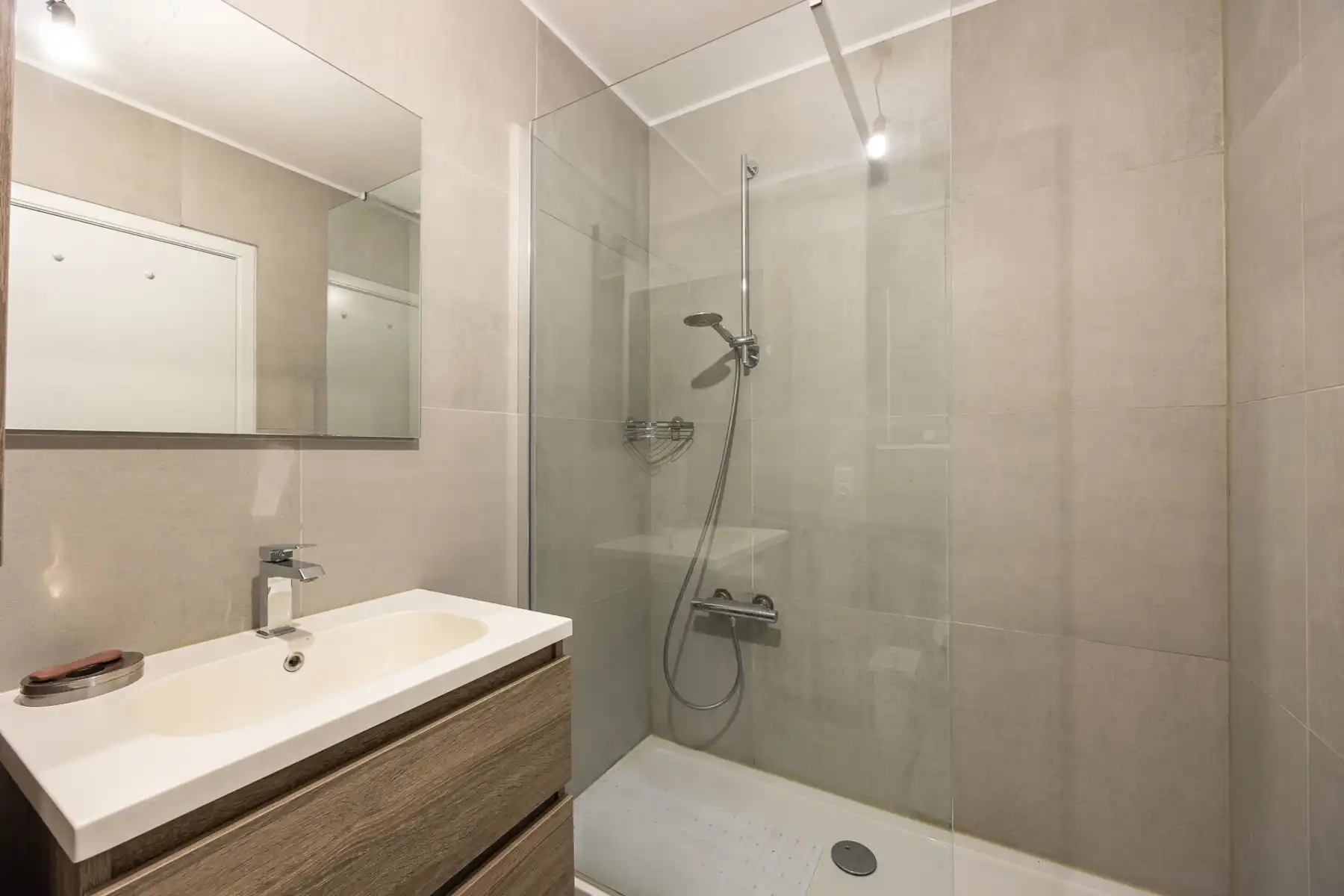 INSTAPKLAAR APPARTEMENT MET 1 SLAAPKAMER EN TERRAS GELEGEN OP TOPLOCATIE TE HASSELT! foto 14