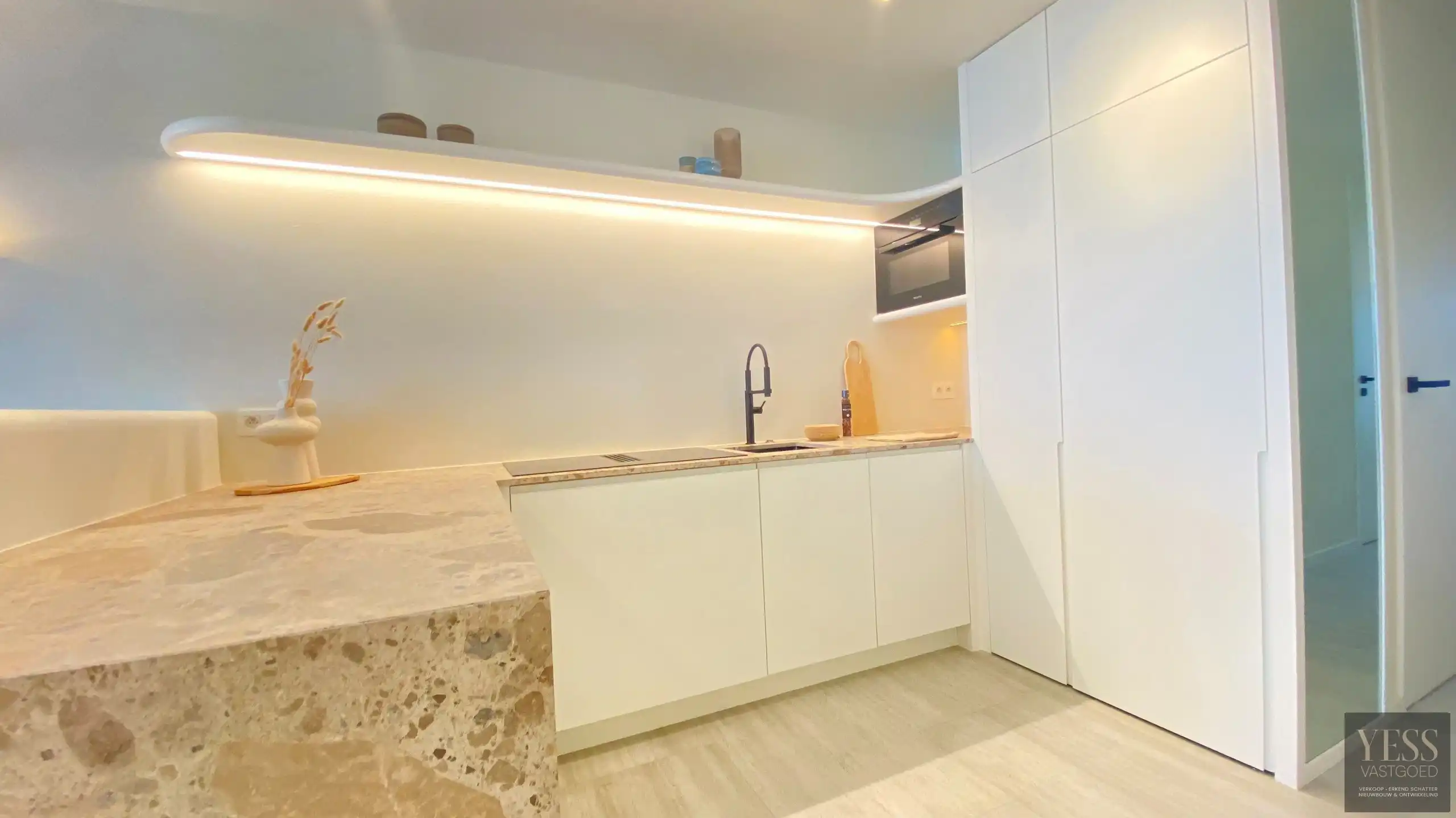 Prachtig gerenoveerd appartement met zicht op zee! foto 7