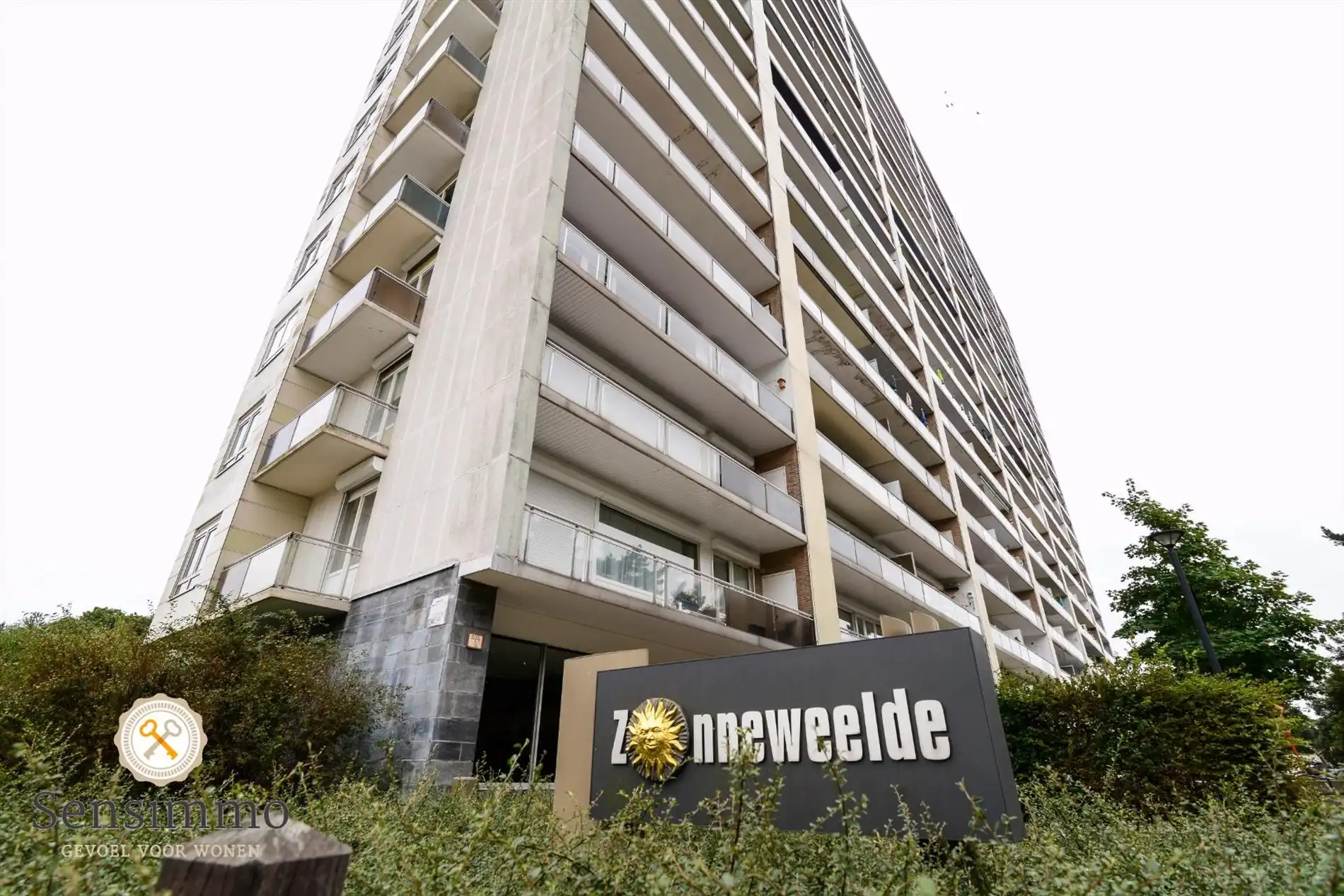 Mooi 2 slaapkamerappartement van 95m² bew. opp. met dubbel terras foto {{pictureIndex}}