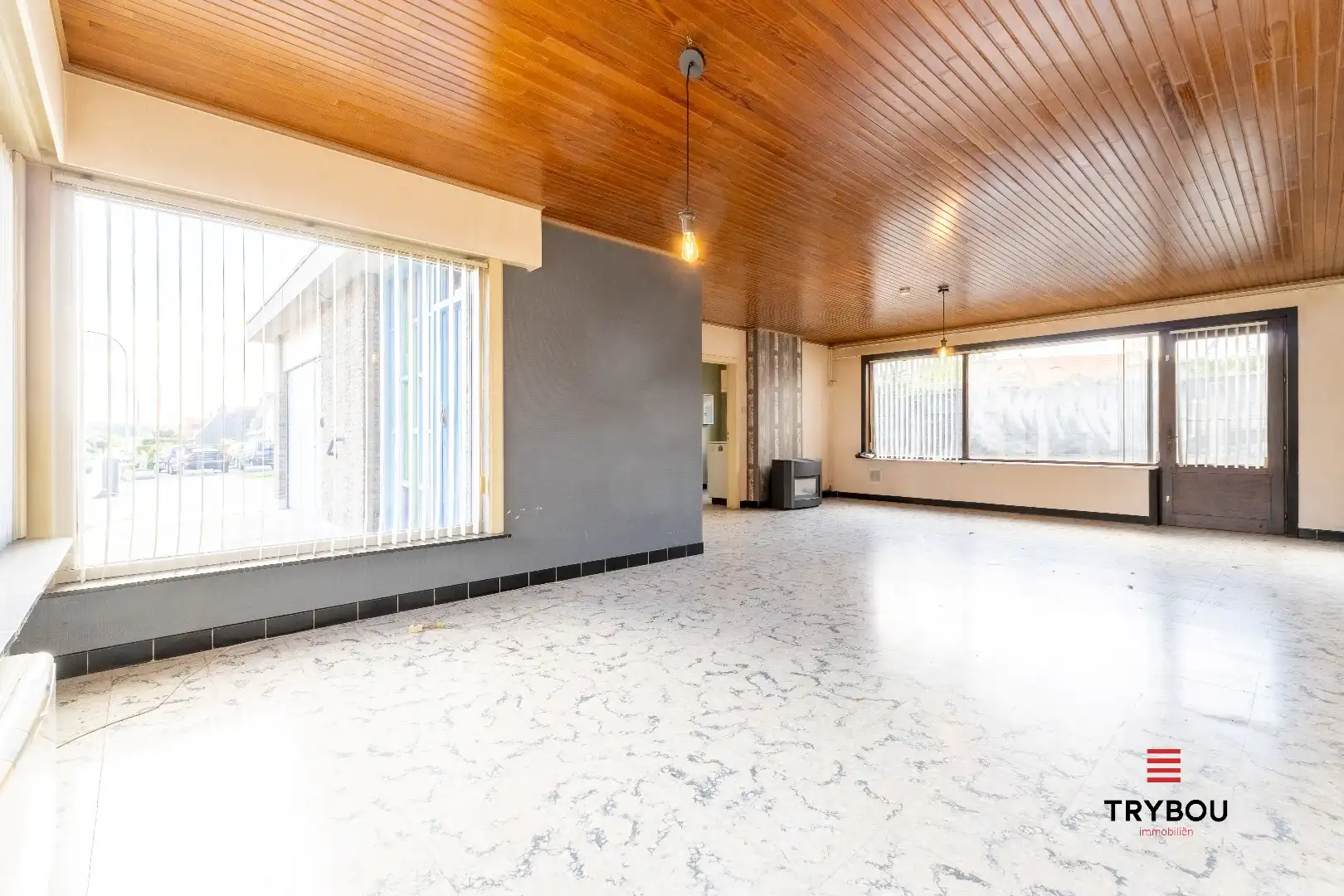 Gelijkvloerse woning met 2 garages in het centrum van Houthulst foto 5