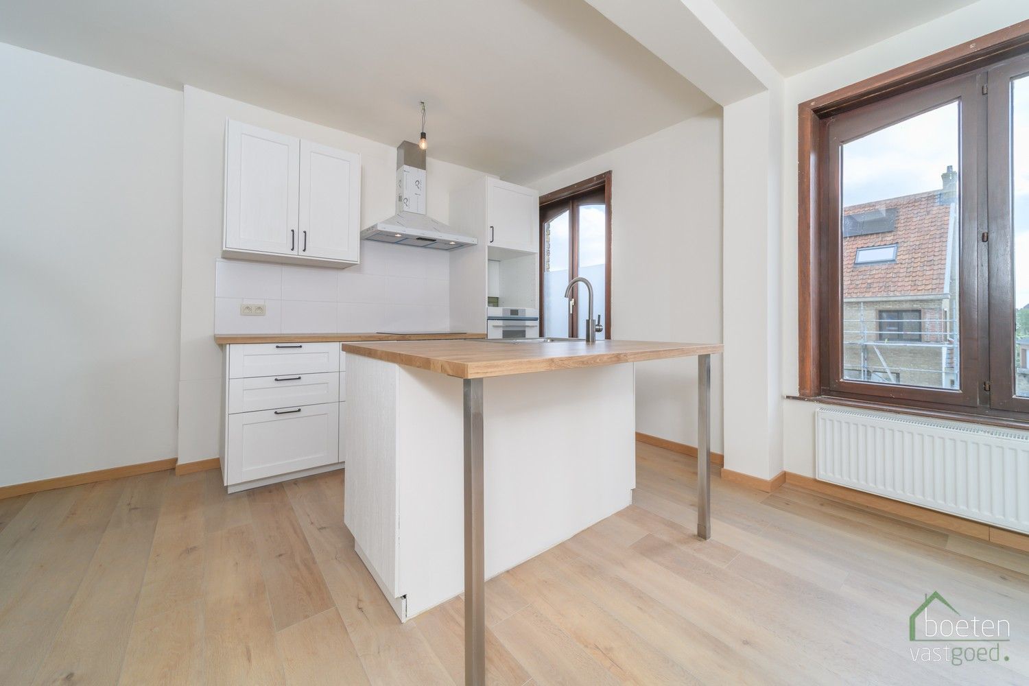 VEURNE: Verkoop van de gekende zaak bakkerij Petit Paris, bestaande uit een gerenoveerde handelsruimte met eveneens (grotendeels) gerenoveerd woongedeelte. foto 16