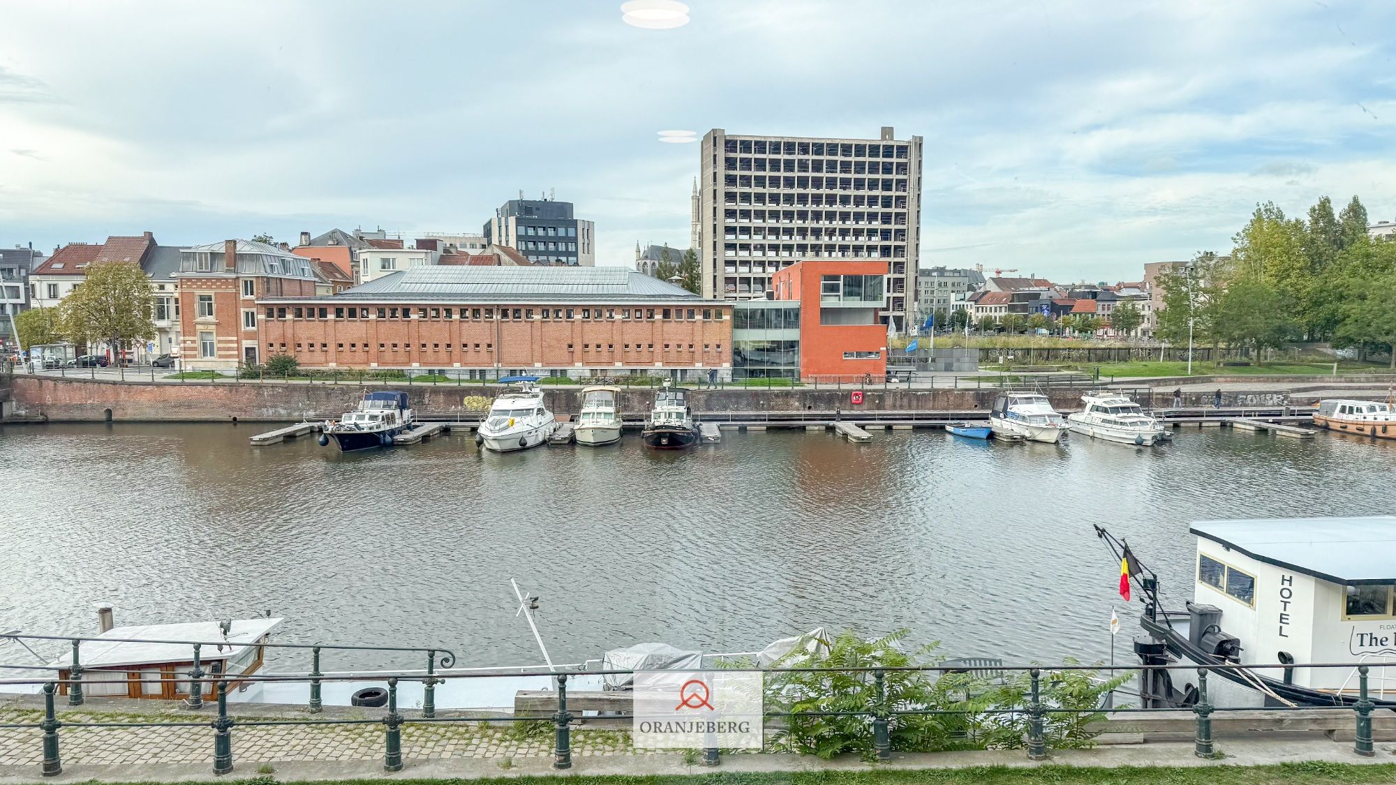 Appartement met prachtig zicht over de Portus Ganda foto 32