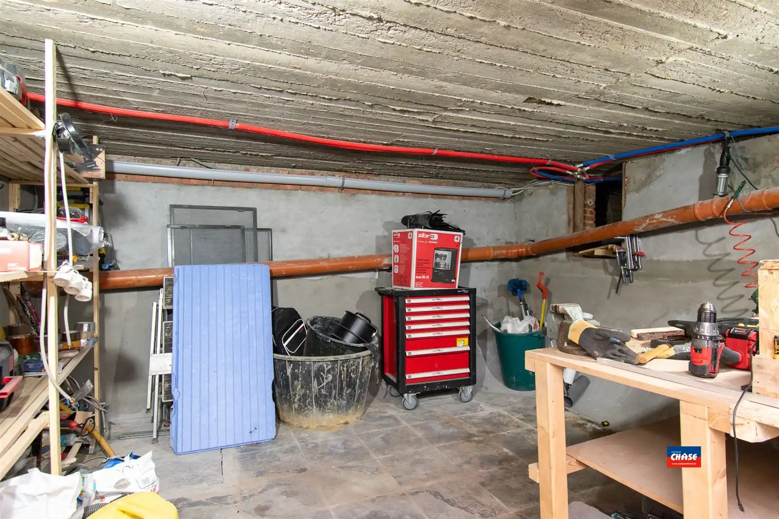 Ruime gezinswoning met vier slaapkamers en tuin foto 17