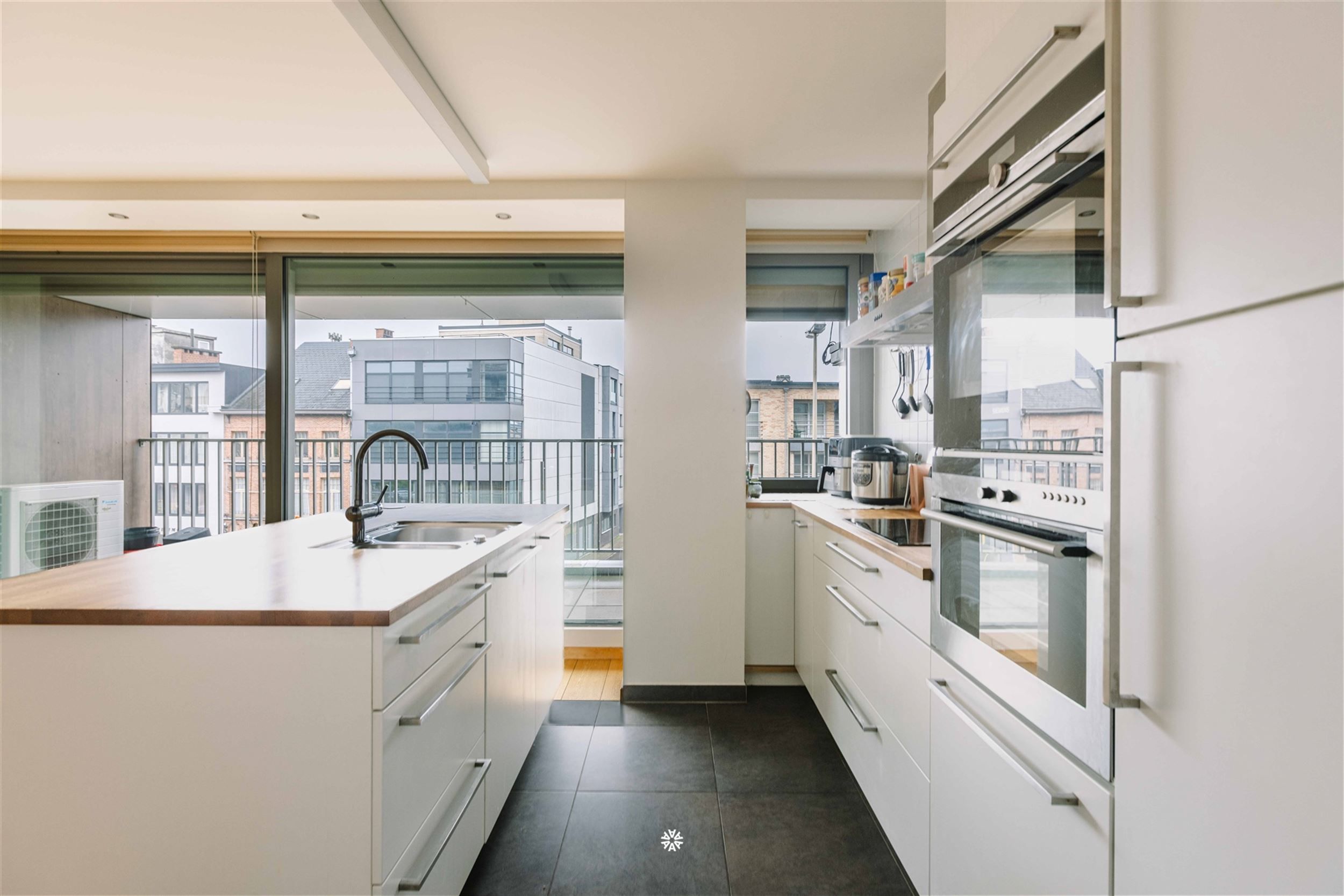 Riant appartement met drie slaapkamers nabij de Grote Markt foto 4