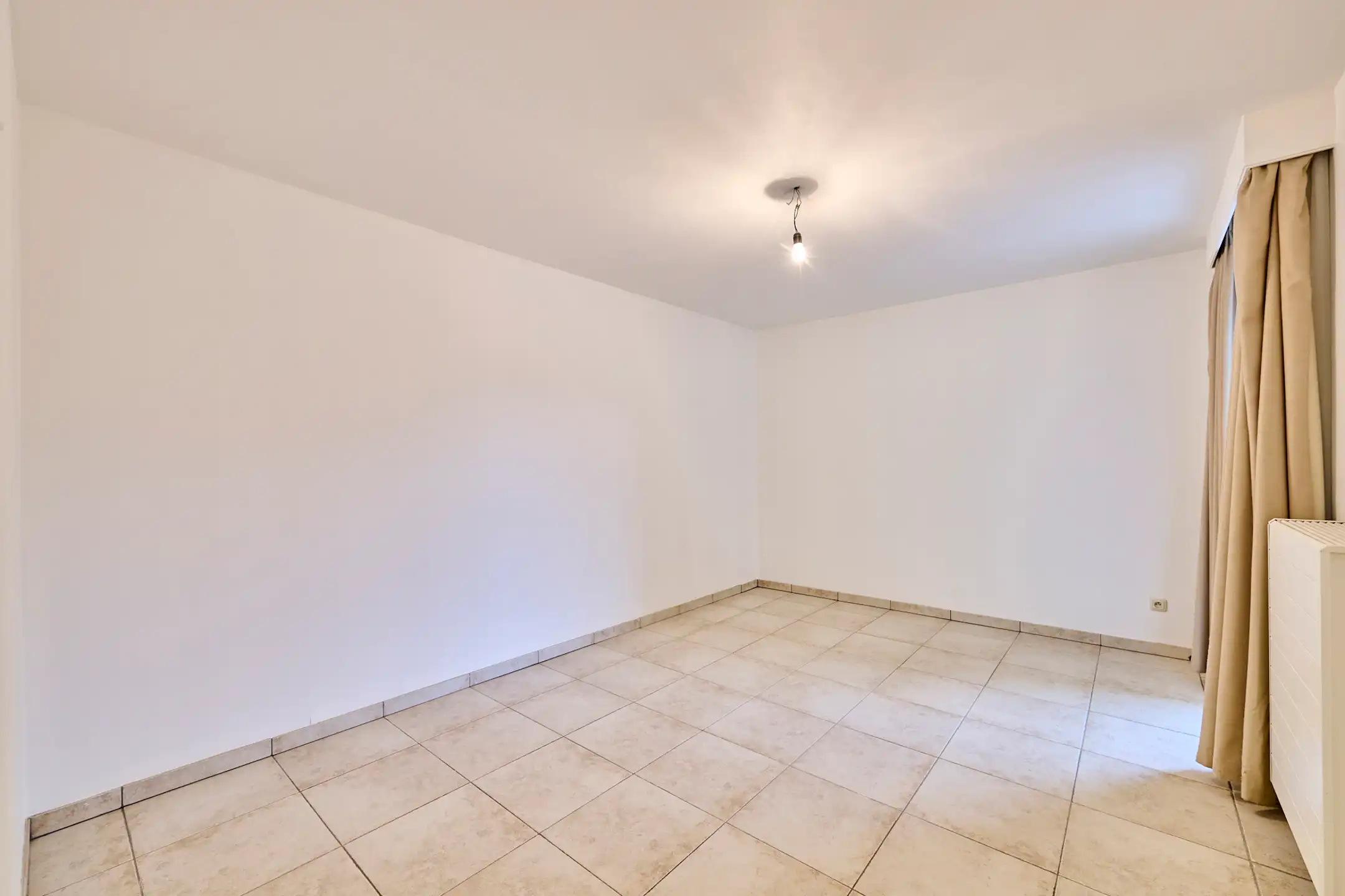 RUIM INSTAPKLAAR APPARTEMENT MET 2 SLAAPKAMERS NABIJ CENTRUM foto 5