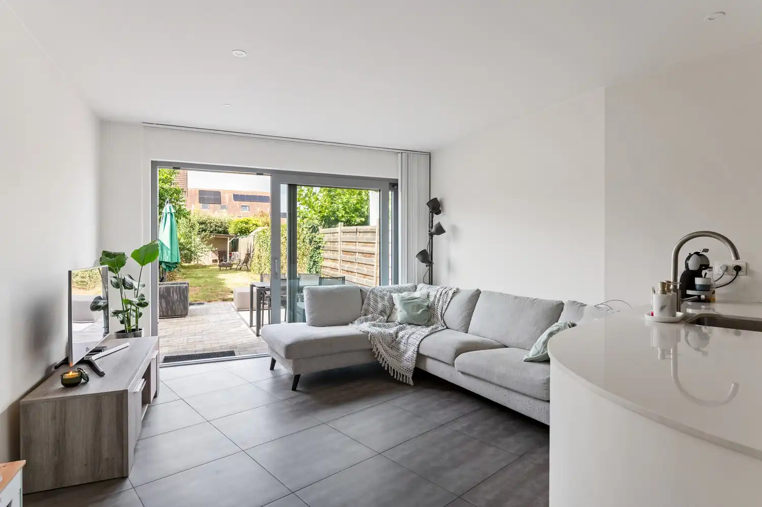 Deels gerenoveerde woning met 3 slaapkamers nabij centrum Lint foto 3