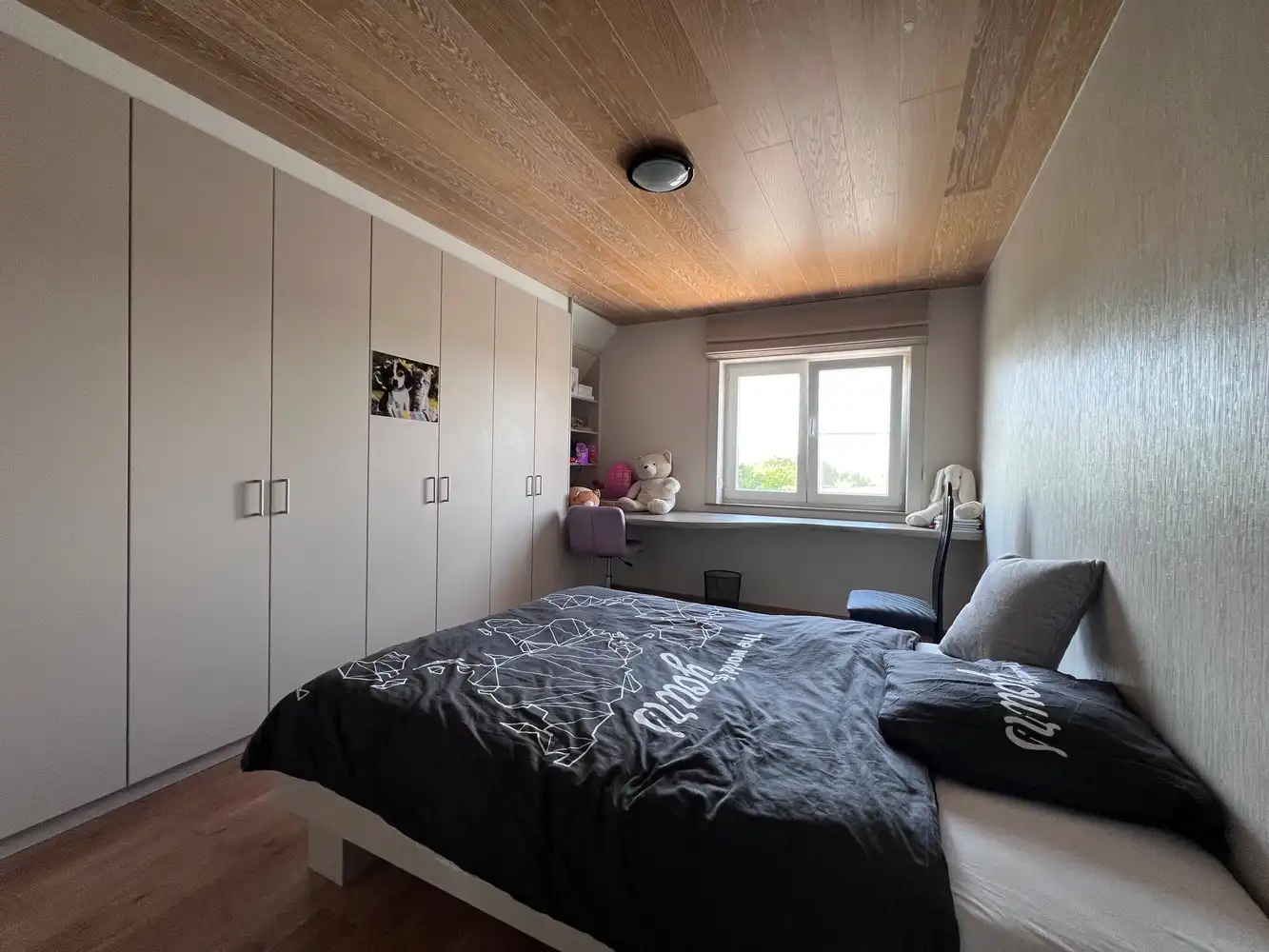 Instapklare woning met 4 slaapkamers, dubbele garage en loods foto 11