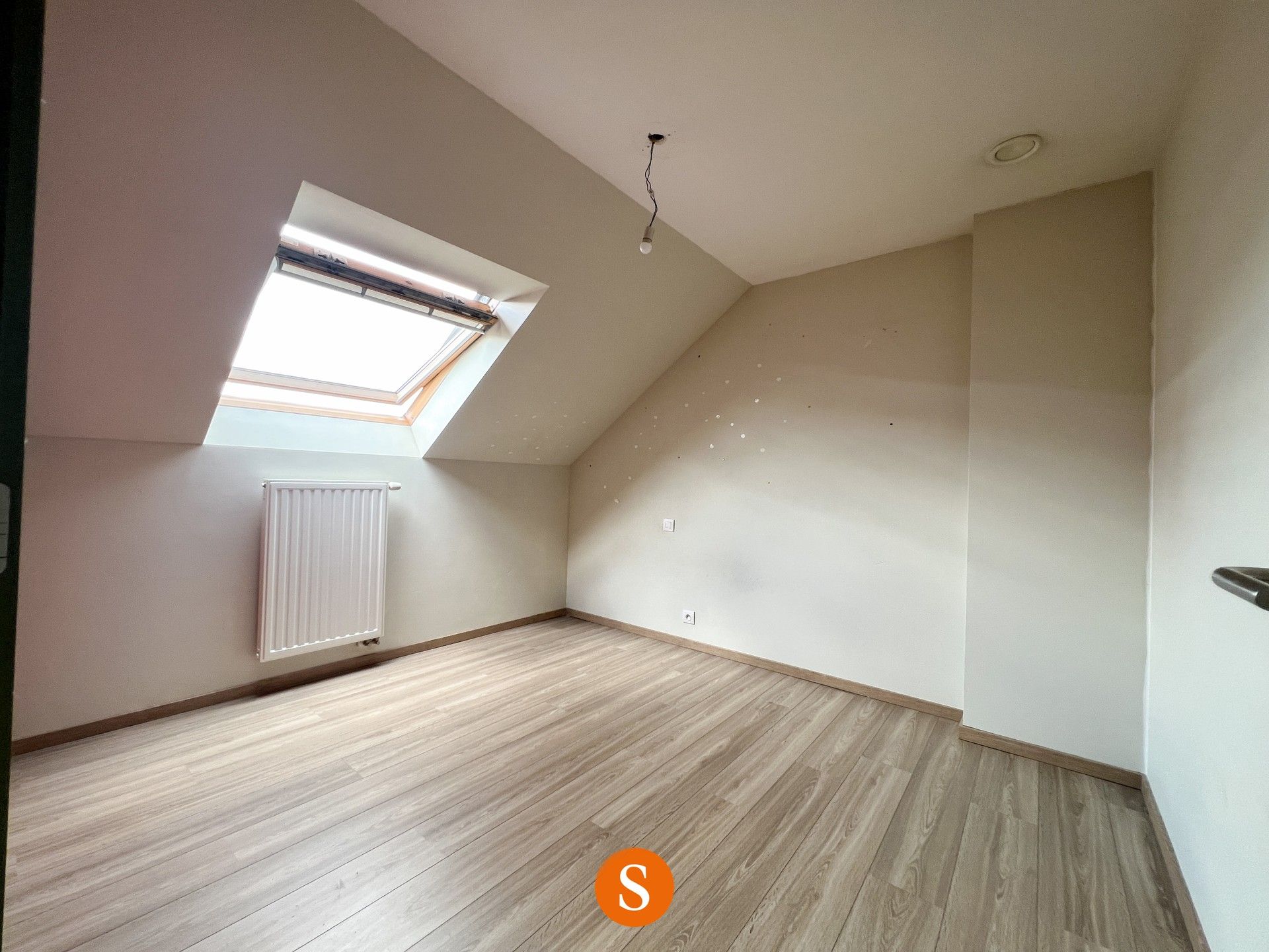 Goed gelegen nieuwbouwwoning te koop met drie slaapkamers gelegen te Roeselare. foto 11