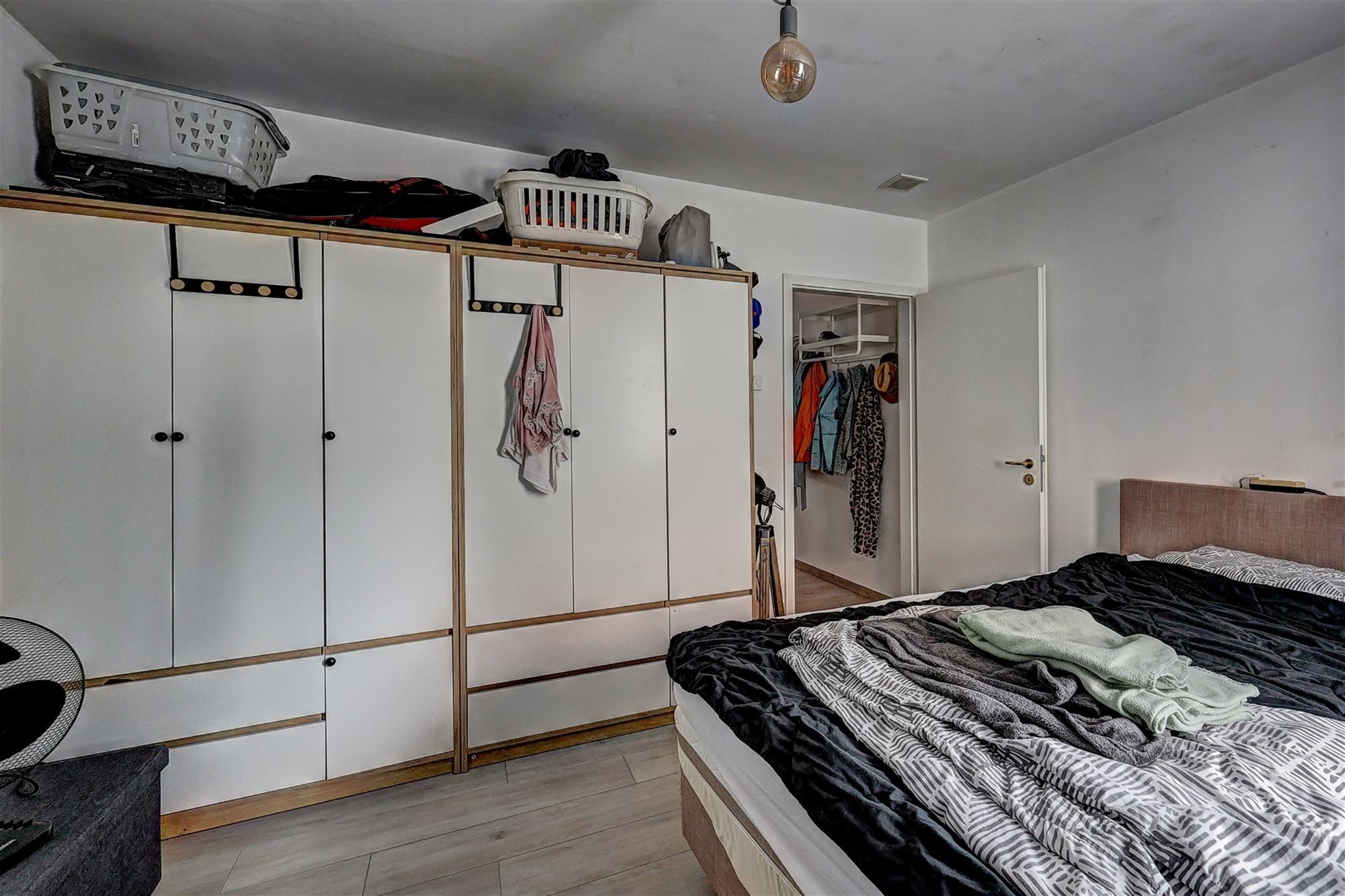 Ruim gelijkvloers appartement met terras en garage foto 12