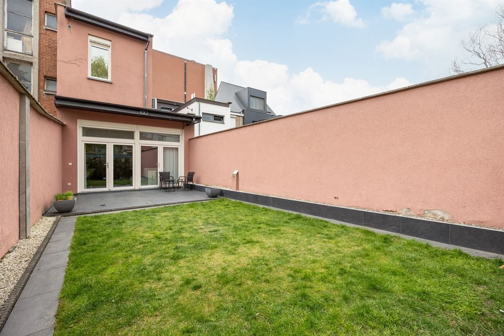 Energiezuinig gerenoveerde woning met garage foto 6