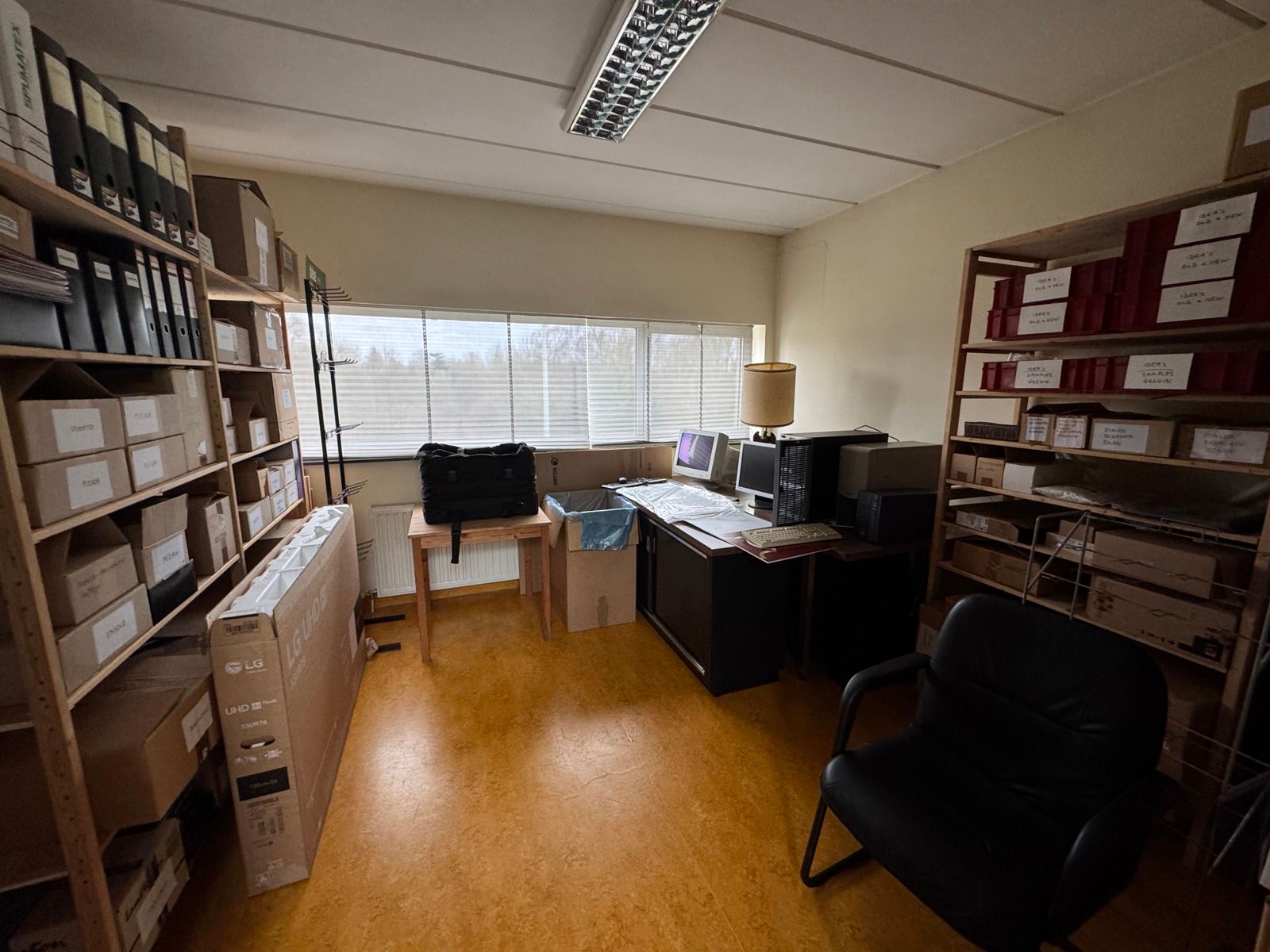 Grote magazijnruimte/atelier met kantoor te koop in Deurne  foto 11