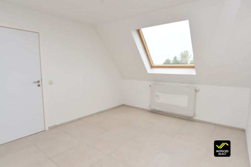 Te huur: ruime duplex in Maldegem met lift naar beide verdiepingen foto 9