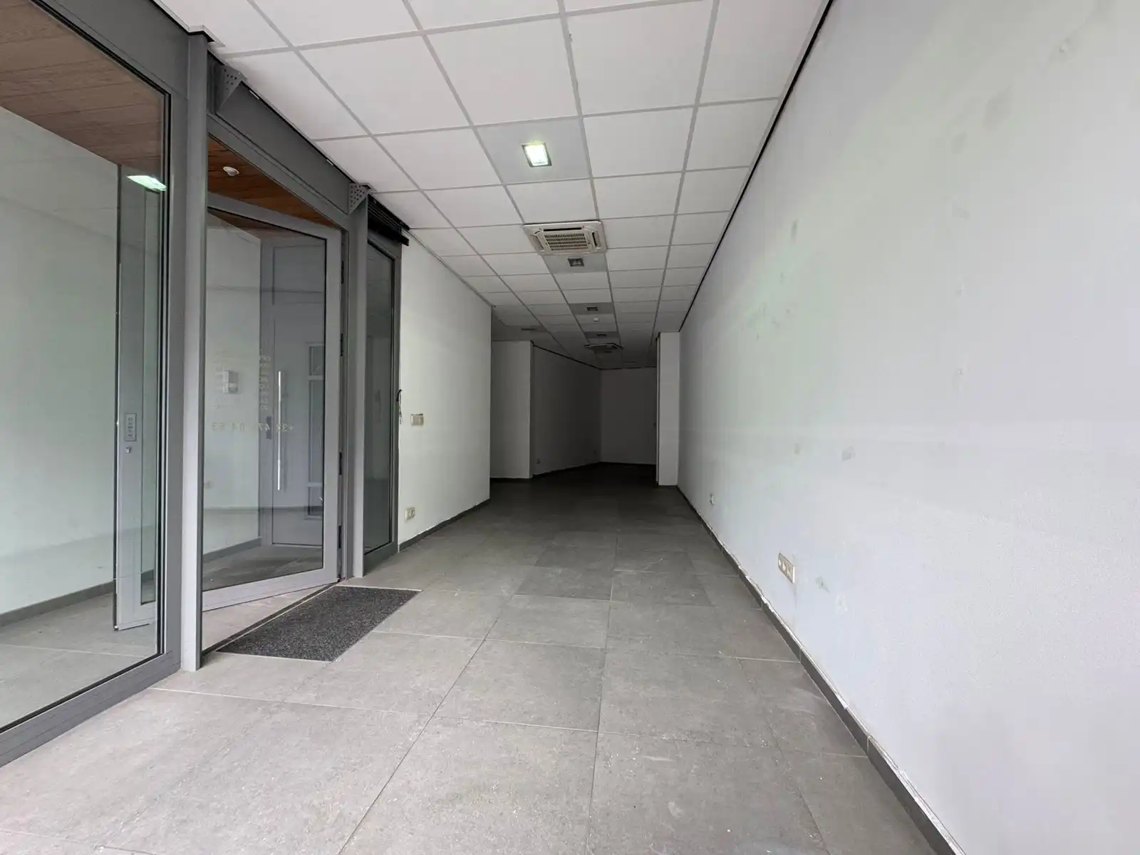 Commerciële ruimte in hoofdstraat foto 3