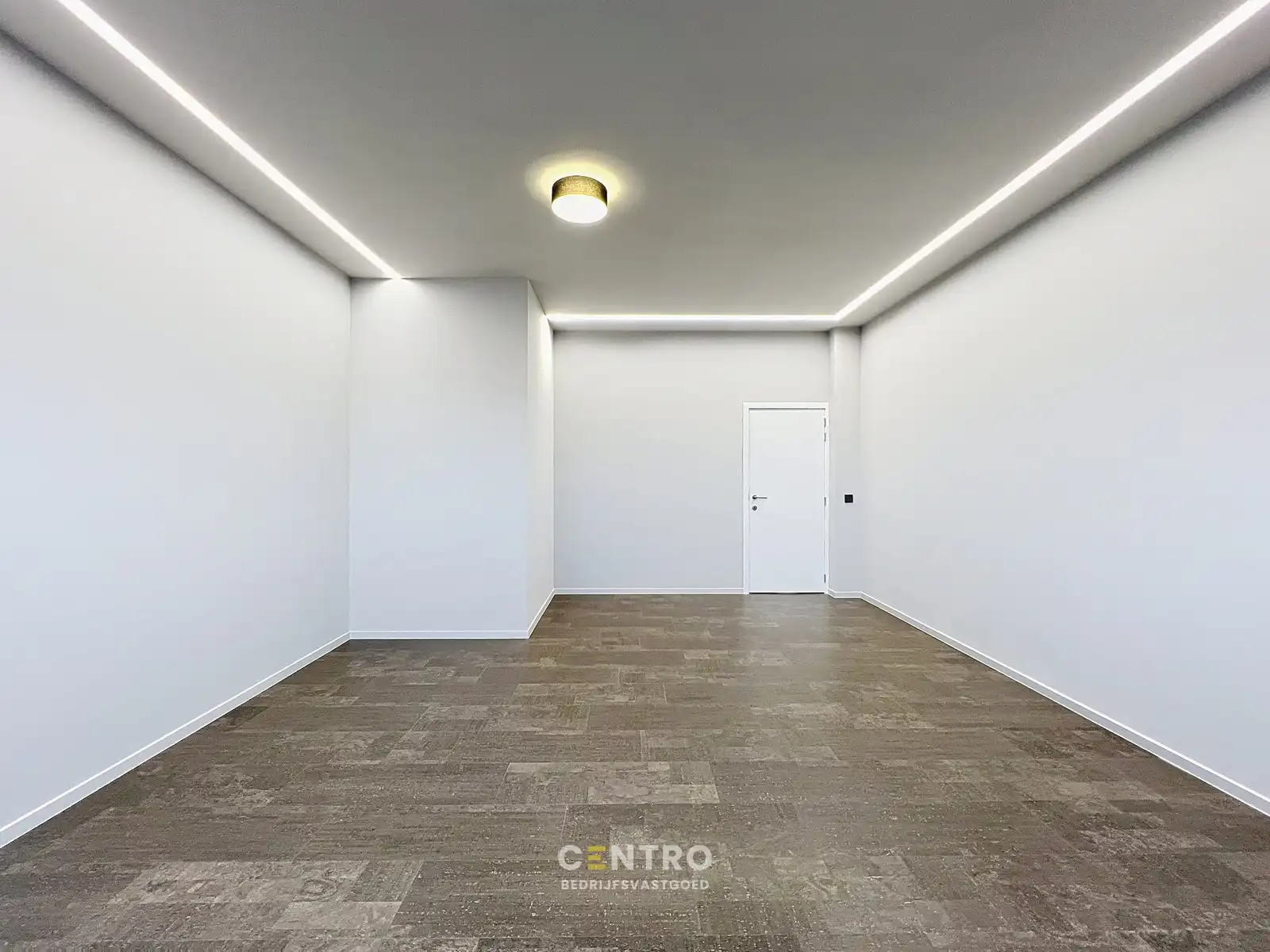 INSTAPKLARE kantoorruimte met gemeenschappelijke faciliteiten (receptie, wachtzaal, parking,...) aan SCHIERVELDE! foto 6