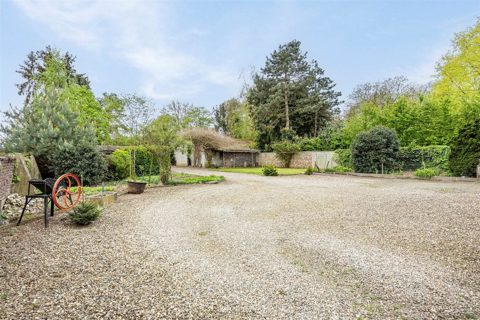 Prachtige 18e-eeuwse hoeve in Maasstijl gelegen in de dorpskern van Ophoven op een perceel van 27a50ca, genaamd "Huize Reynders".  foto 33