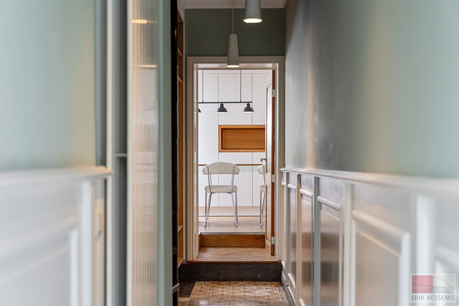 Licht op te frissen woning met drie slaapkamers, gelegen in een gezellige woonomgeving. foto 3