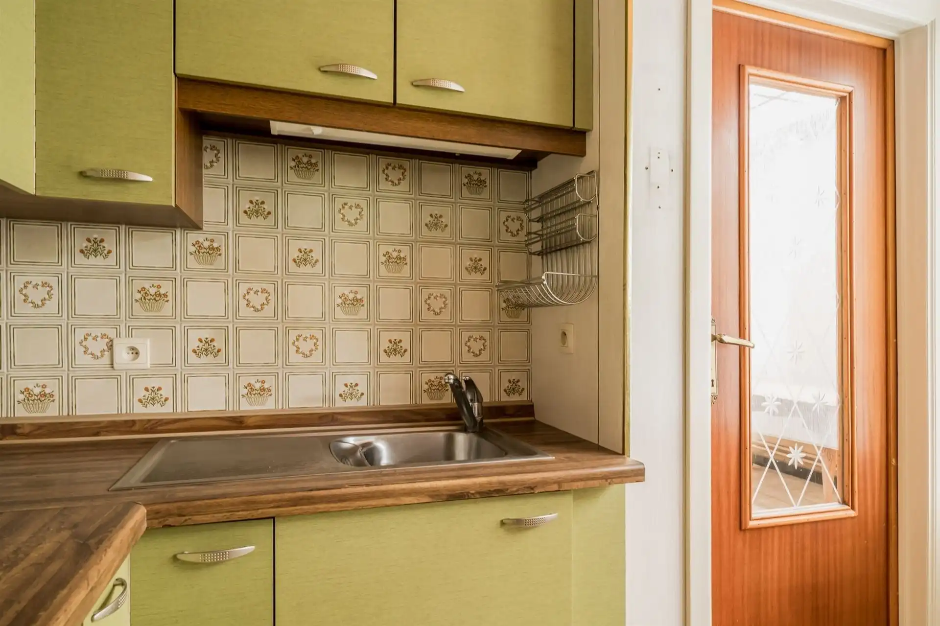 Te renoveren gezinswoning met veel opslagruimte! foto 11