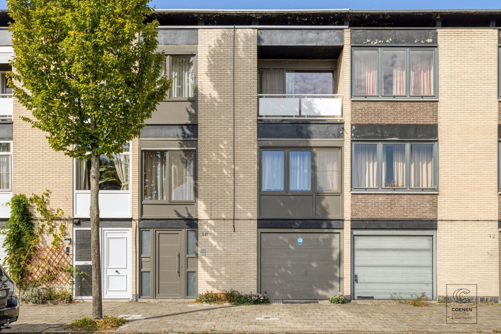 Bel-étagewoning van 163 m² met 3 slaapkamers, tuin en groen zicht te Linkeroever! foto {{pictureIndex}}