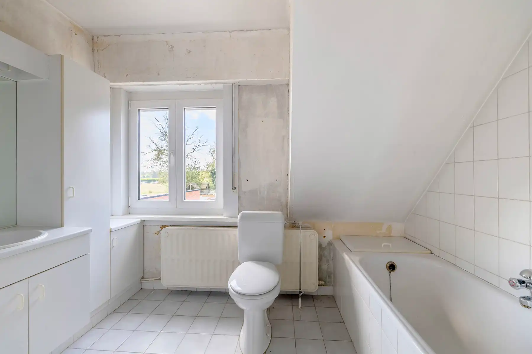Renovatieproject met 3 slaapkamers, garage en tuin 800 m² foto 23