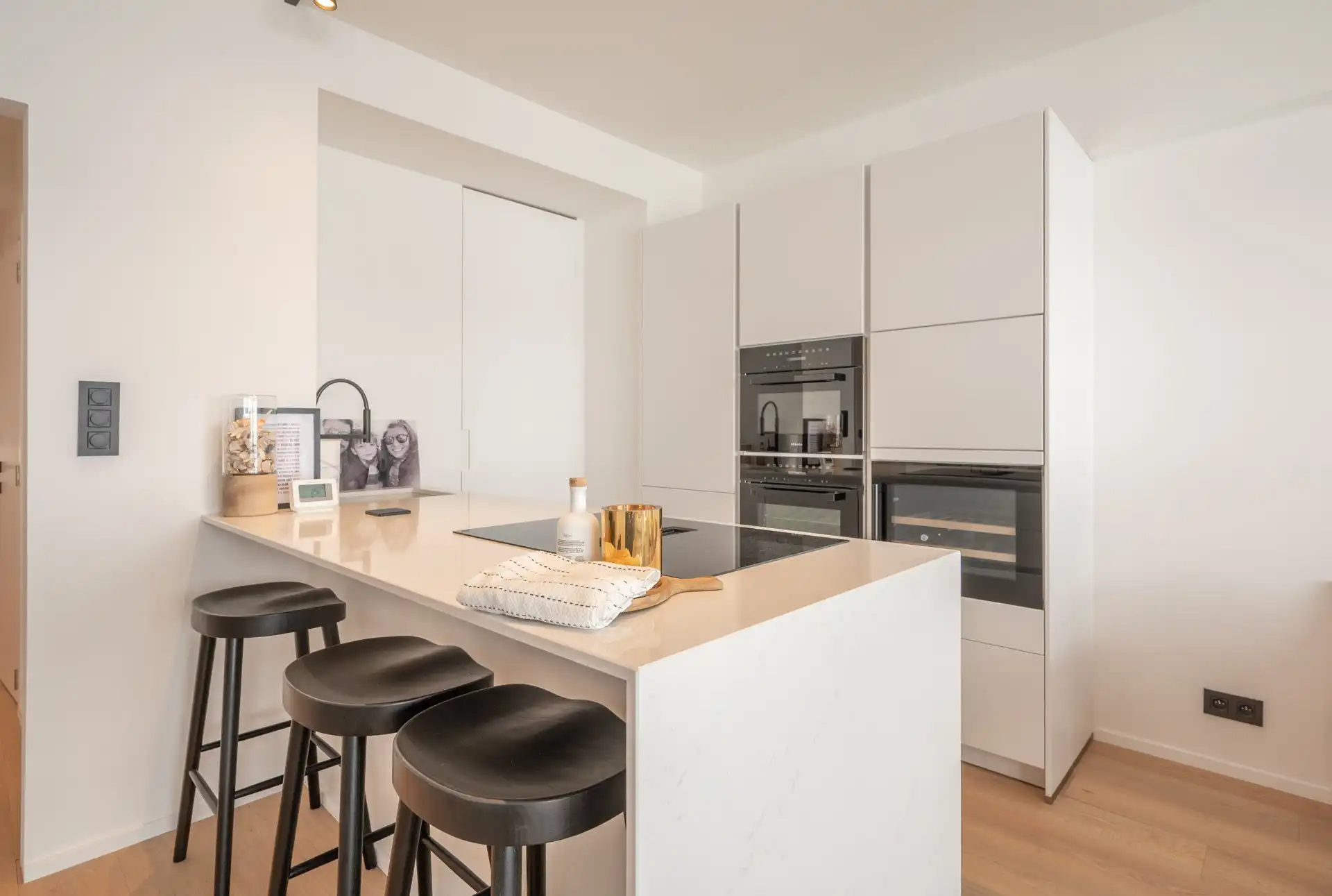 Prachtig twee slaapkamer appartement met zijdelings zeezicht, vlak bij de Kustlaan foto 3
