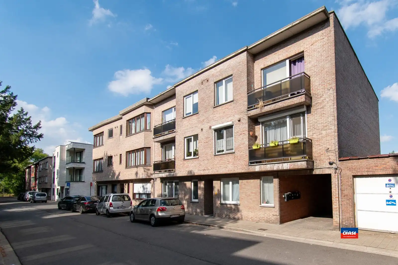 Gelijkvloersappartement met 2 slpks, tuin + garage foto {{pictureIndex}}