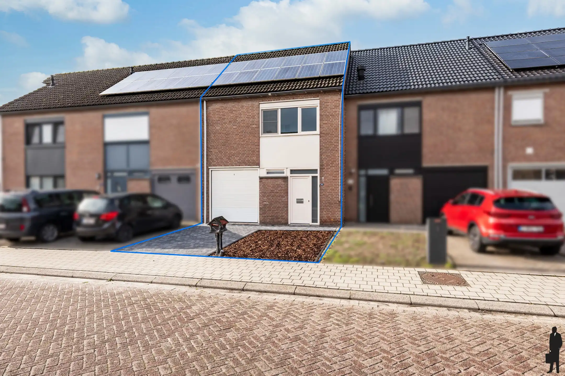 Instapklare gezinswoning met tuin en 3 slaapkamers foto {{pictureIndex}}