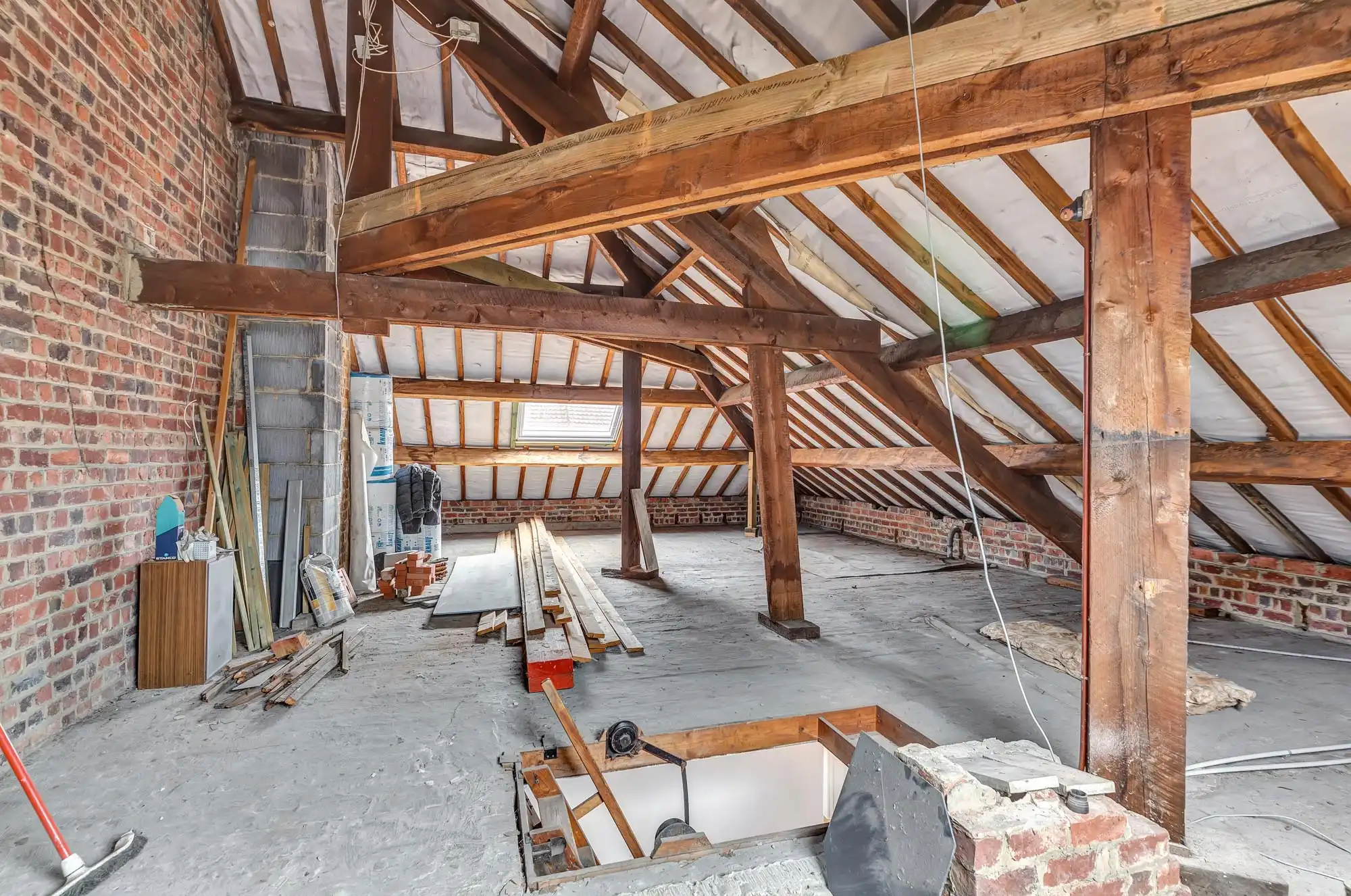 Gerenoveerde woning met 4 slpks op strategische locatie! foto 21