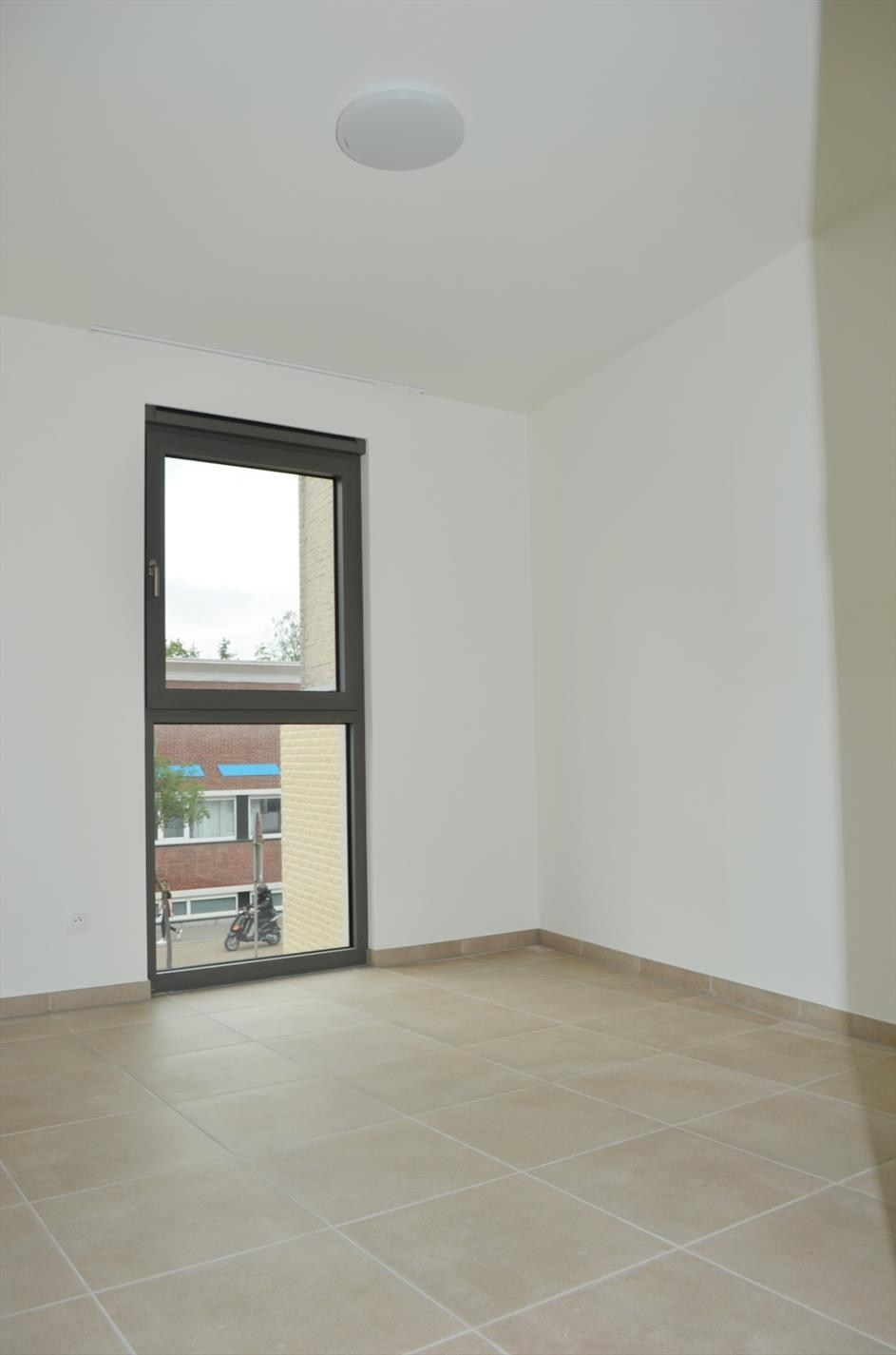 Bijna-enegieneutraal quasi nieuwbouw appartement met drie slaapkamers foto 11