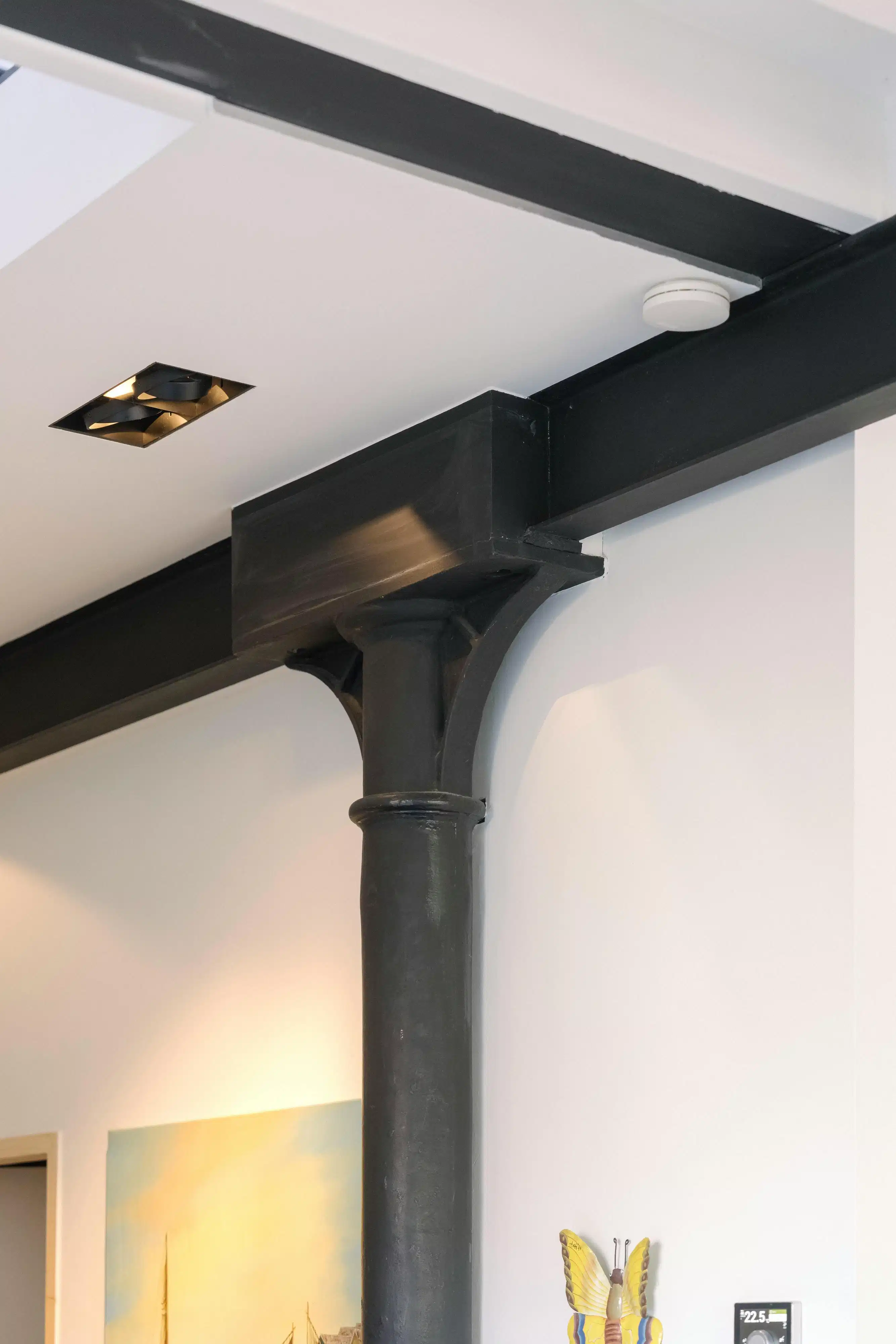 Gerenoveerde woning met authentieke elementen en magazijn foto 10