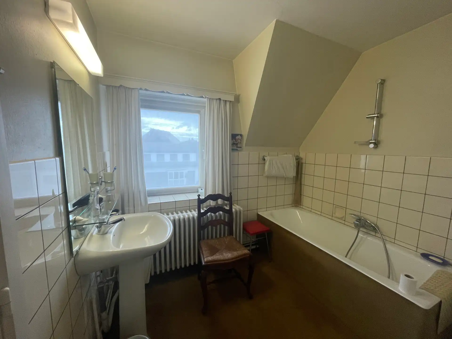 prachtige villa met veel potentieel op toplocatie foto 16